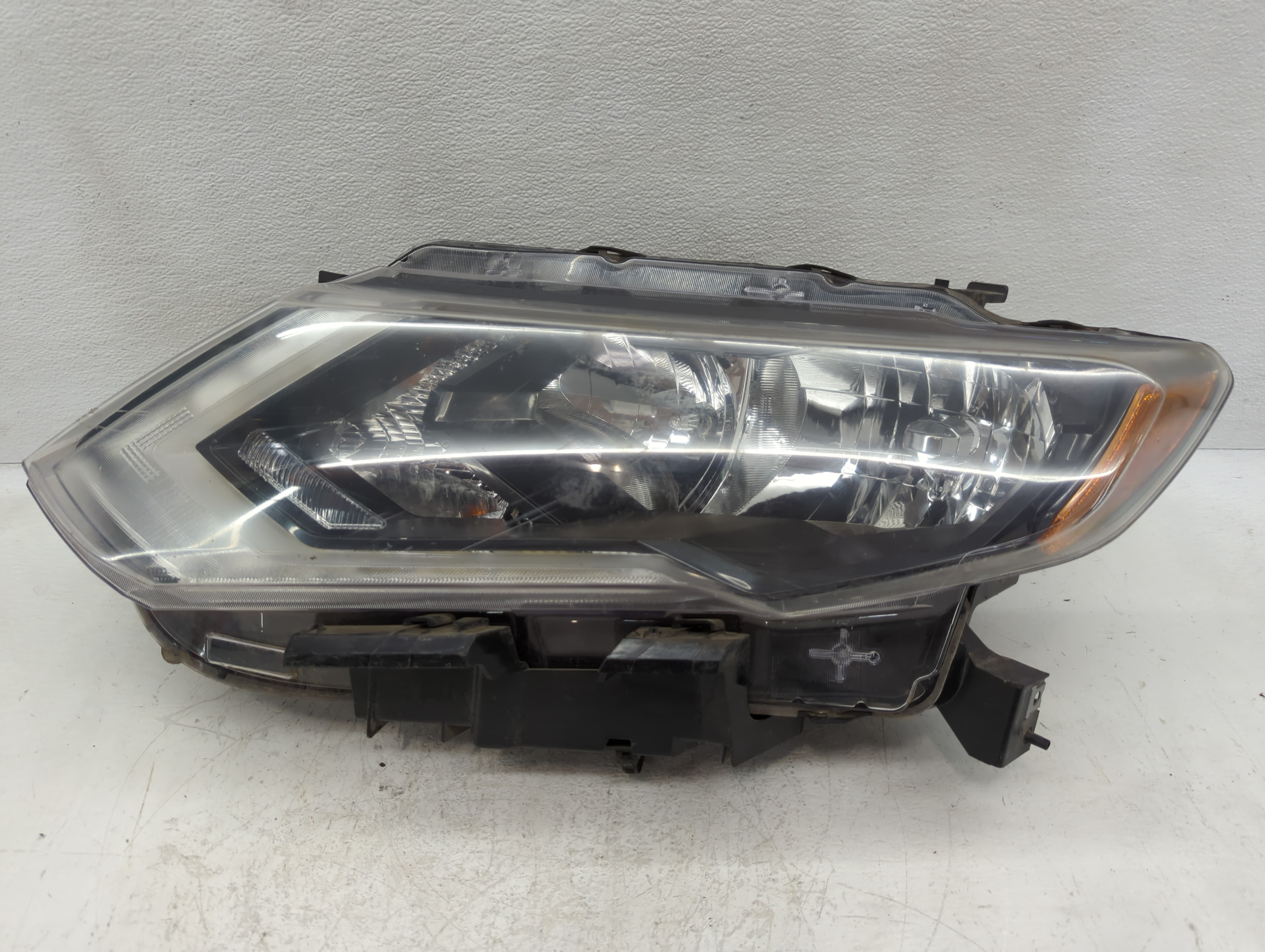 Picture of 2017-2020 Nissan Rogue Driver Left Oem Head Light Headlight Lamp 1117372