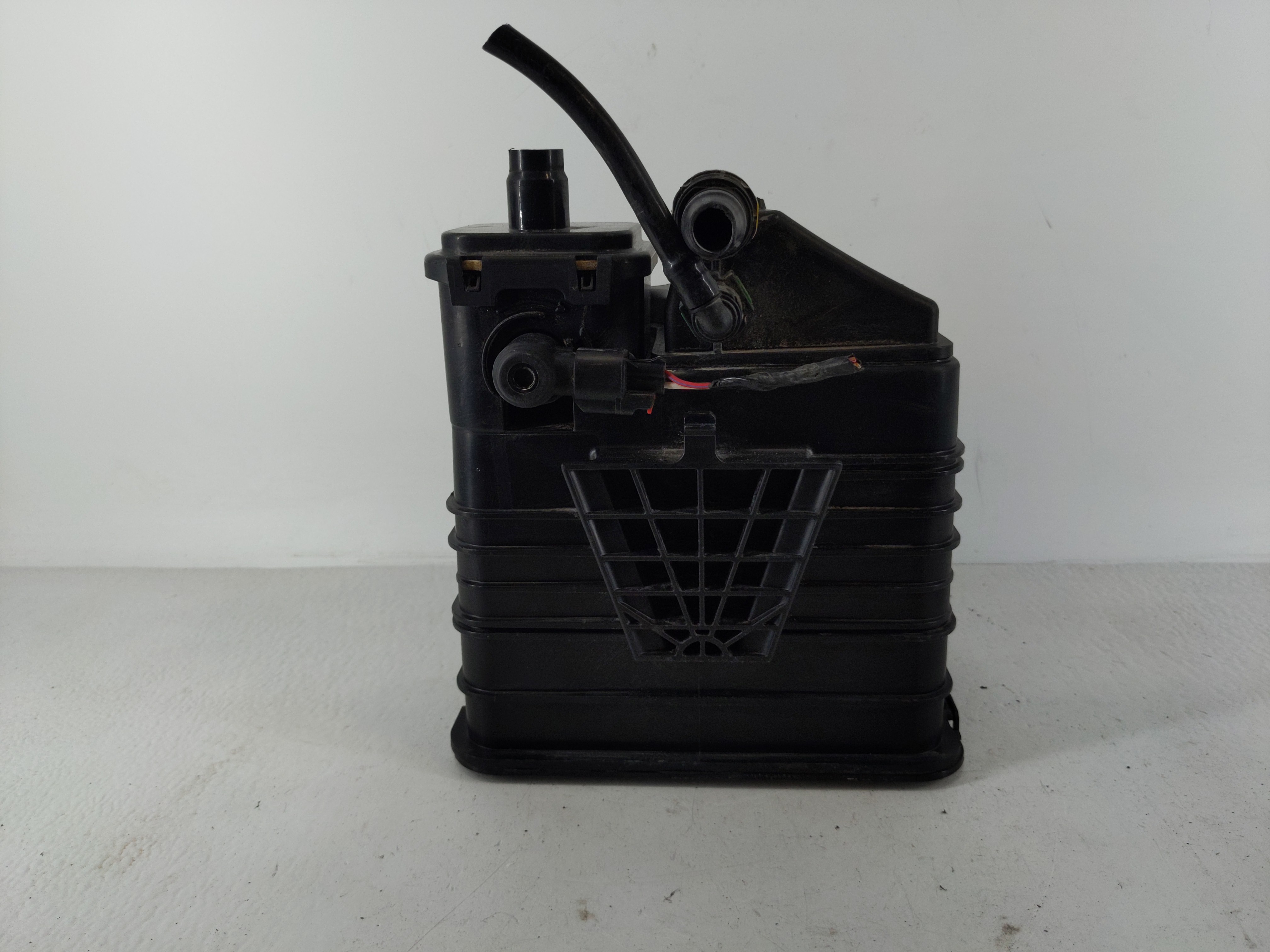 2013 Cadillac Xts Fuel Vapor Charcoal Canister 1117435 - Oemusedautoparts1.com