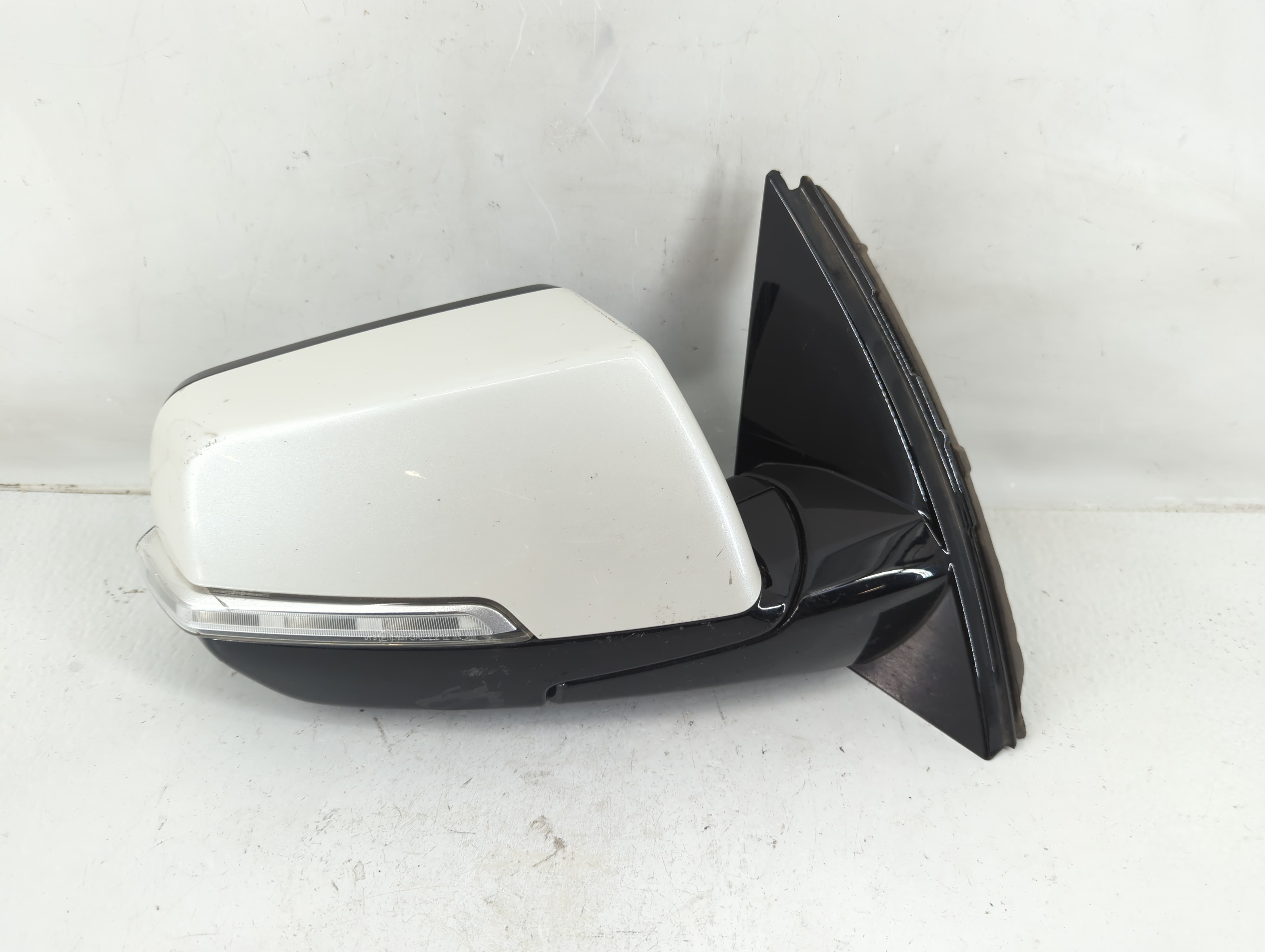 2018-2022 Chevrolet Traverse Passenger Right Side View Power Door Mirror 1117501 - Oemusedautoparts1.com