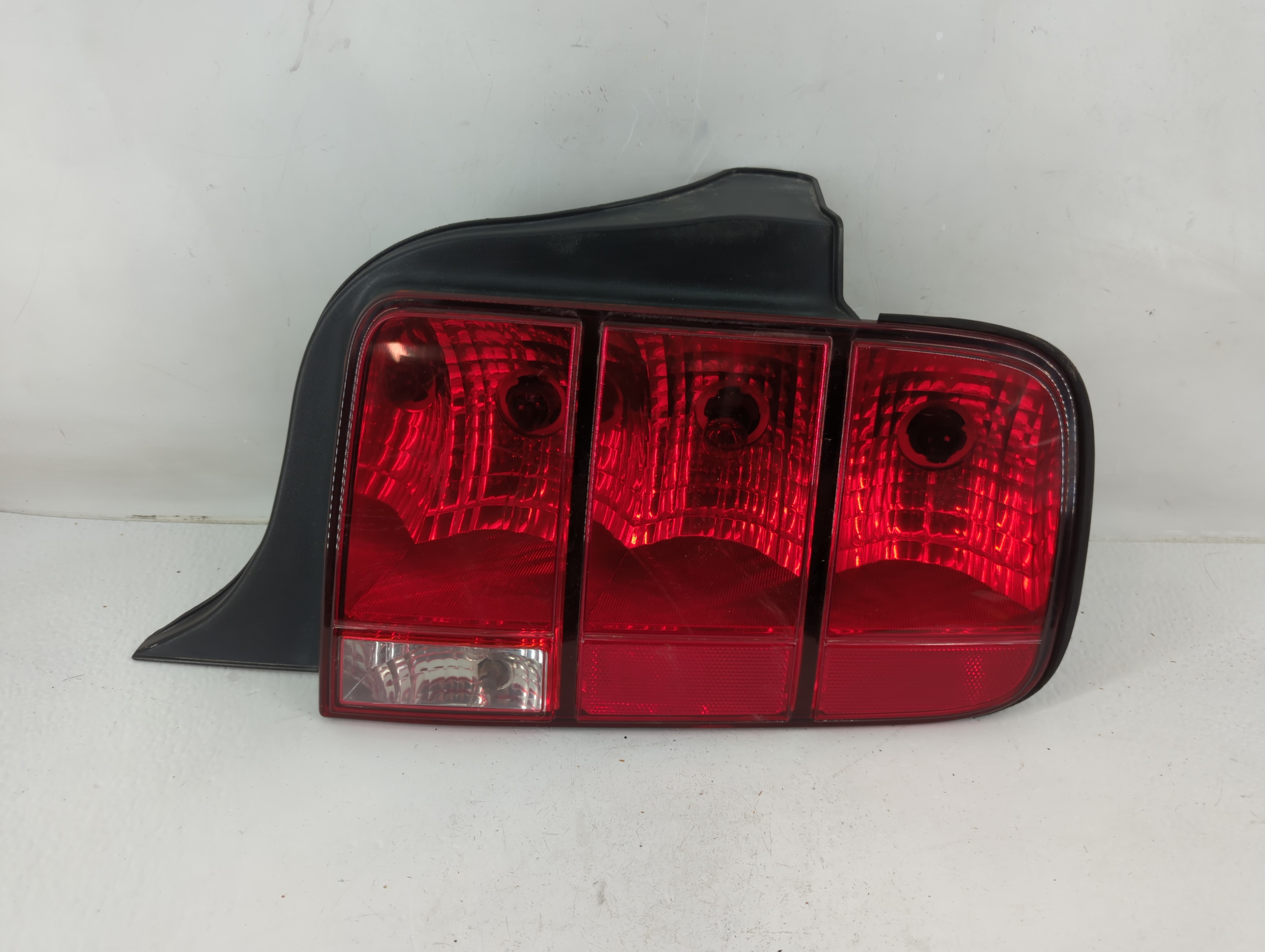 2005-2009 Ford Mustang Passenger Right Side Tail Light Taillight Oem 1117540 - Oemusedautoparts1.com