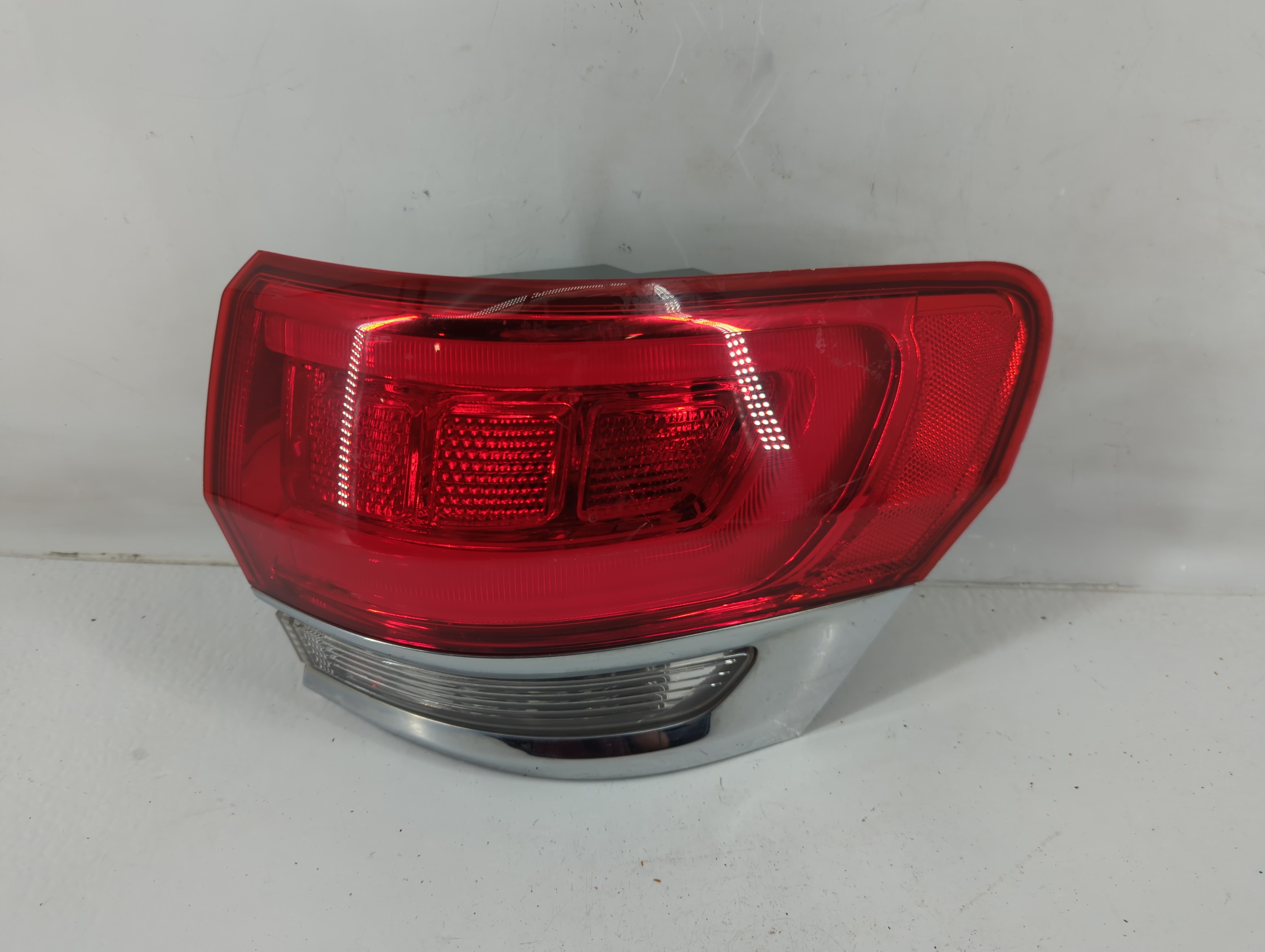 2014 Jeep Grand Cherokee Passenger Right Side Tail Light Taillight Oem 1117543 - Oemusedautoparts1.com