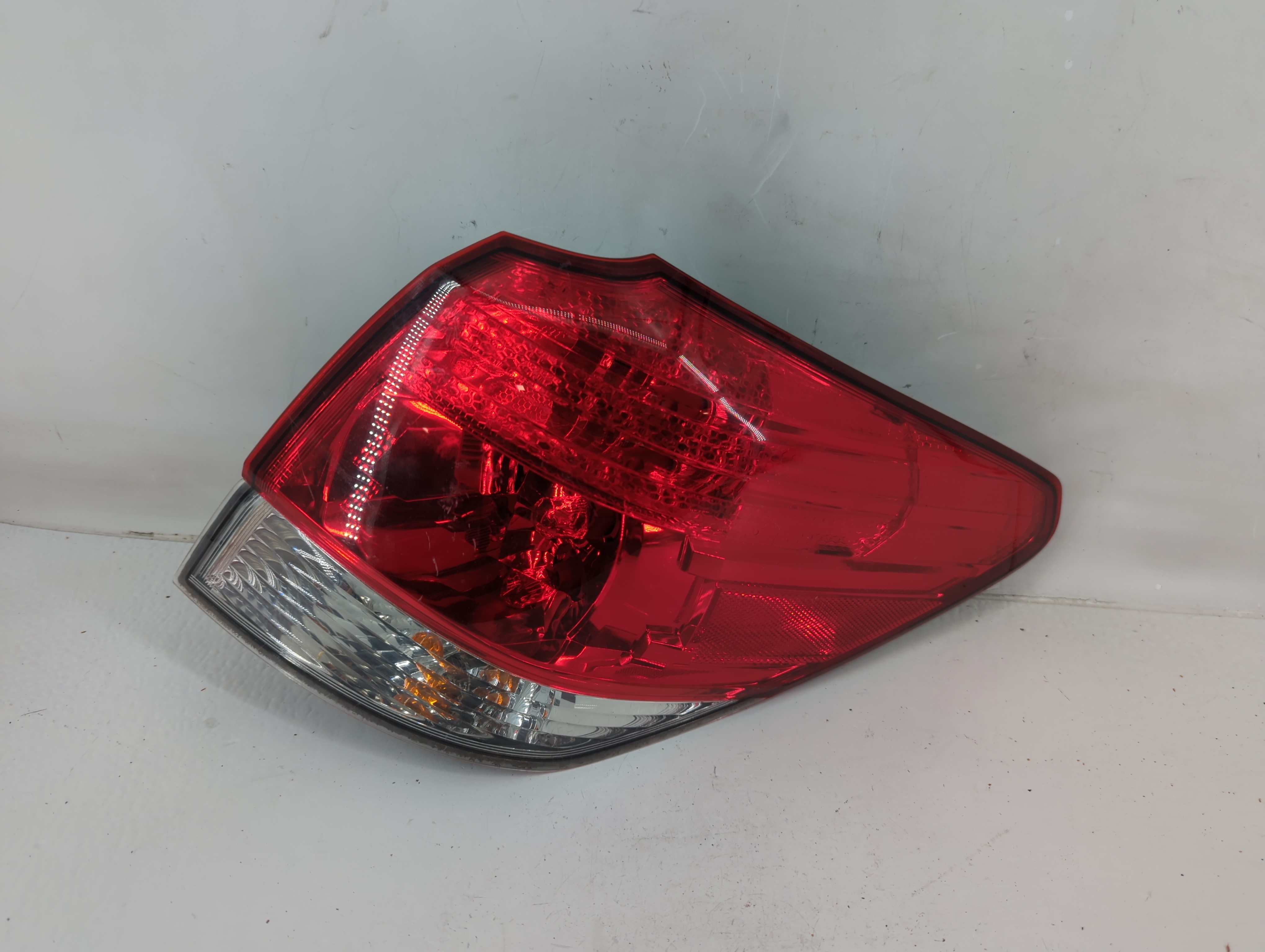 2010-2013 Subaru Legacy Passenger Right Side Tail Light Taillight Oem 1117544 - Oemusedautoparts1.com