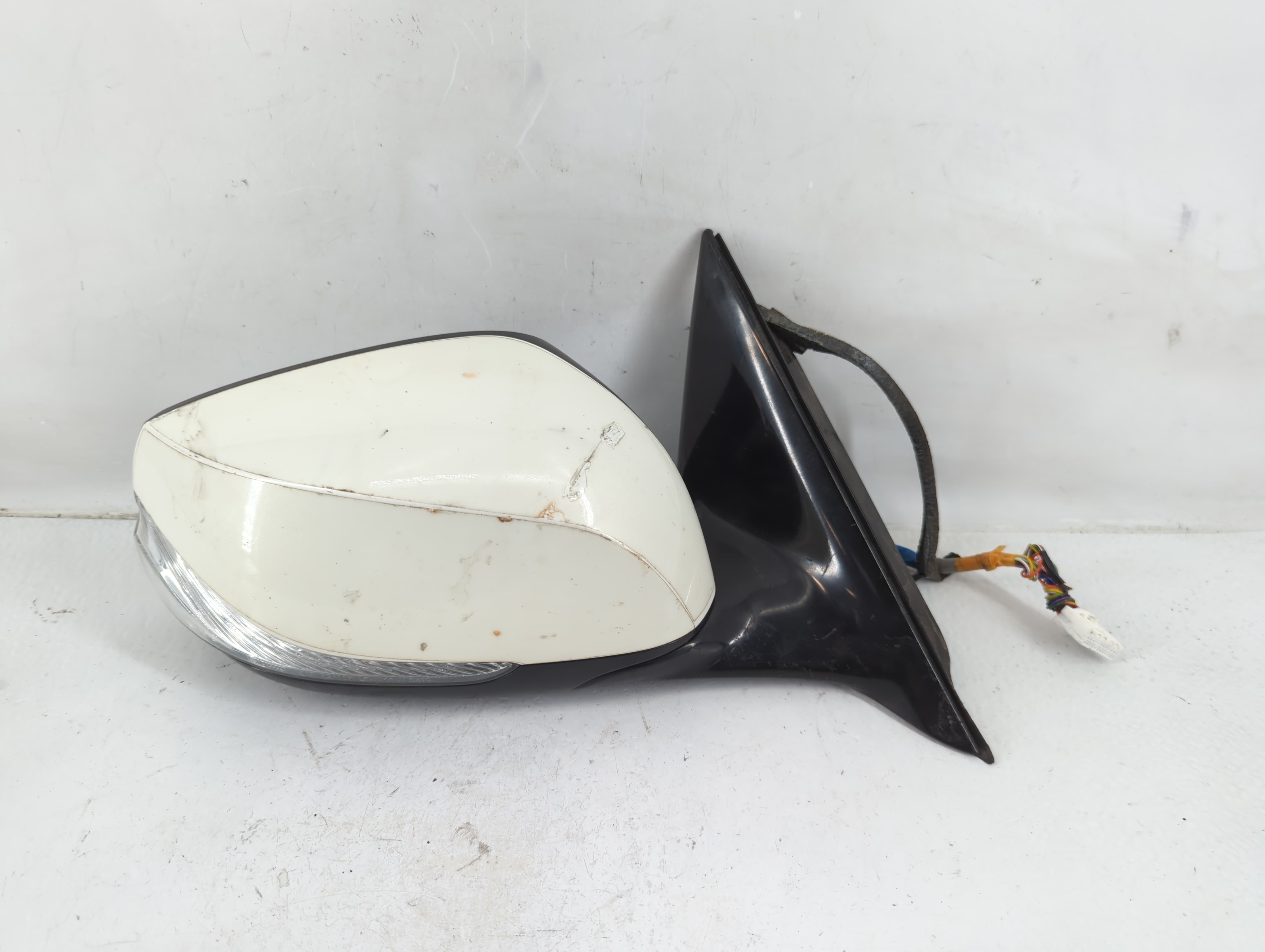 2014-2015 Infiniti Q50 Passenger Right Side View Power Door Mirror White 1117565 - Oemusedautoparts1.com