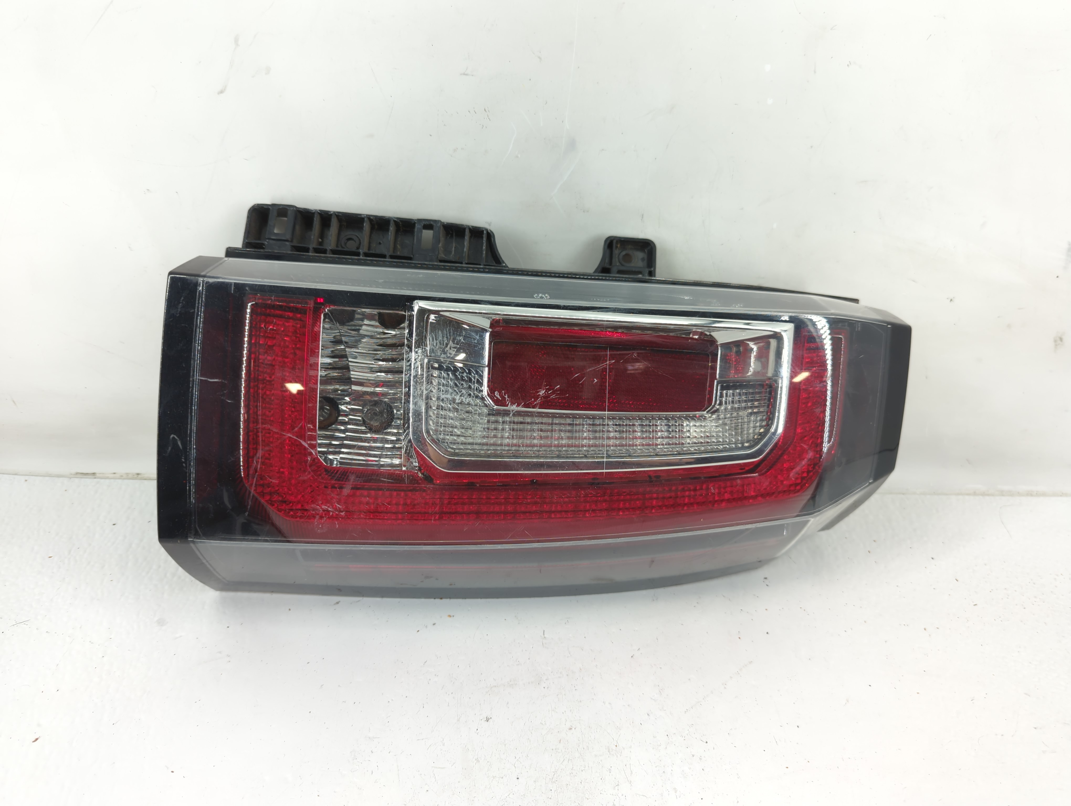 Gmc Yukon Xl Passenger Right Side Tail Light Taillight Oem 1117592 - Oemusedautoparts1.com