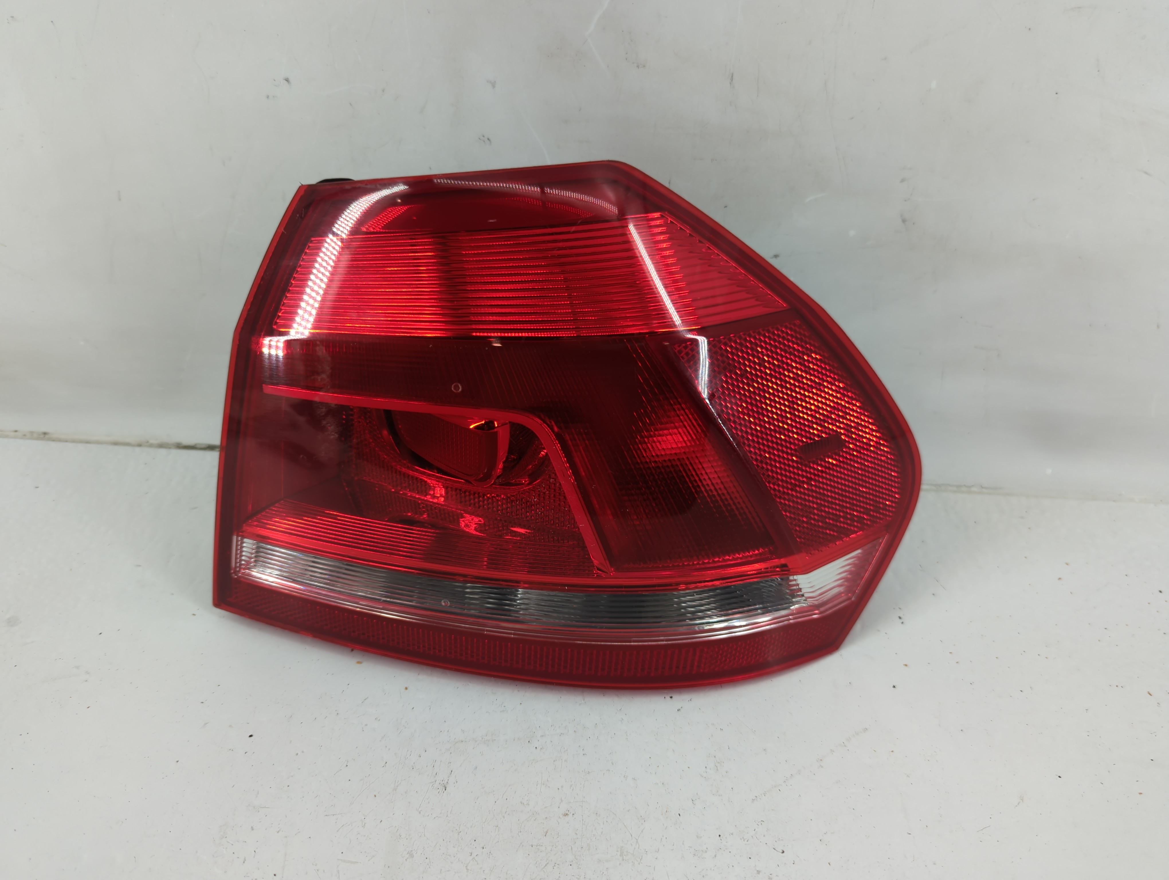 2012 Volkswagen Passat Passenger Right Side Tail Light Taillight Oem 1117619 - Oemusedautoparts1.com