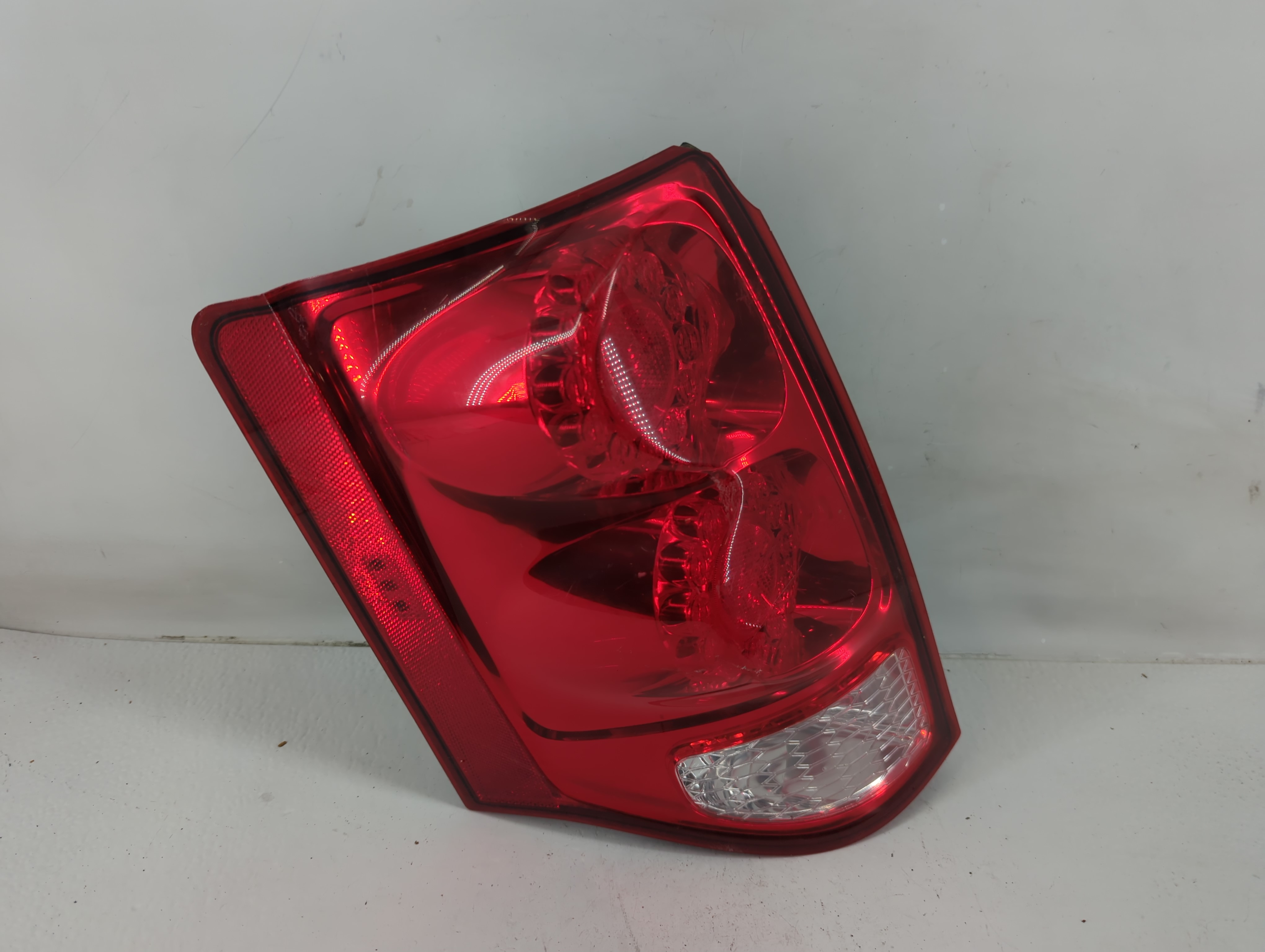 Dodge Caravan Driver Left Side Tail Light Taillight Oem 1117620 - Oemusedautoparts1.com
