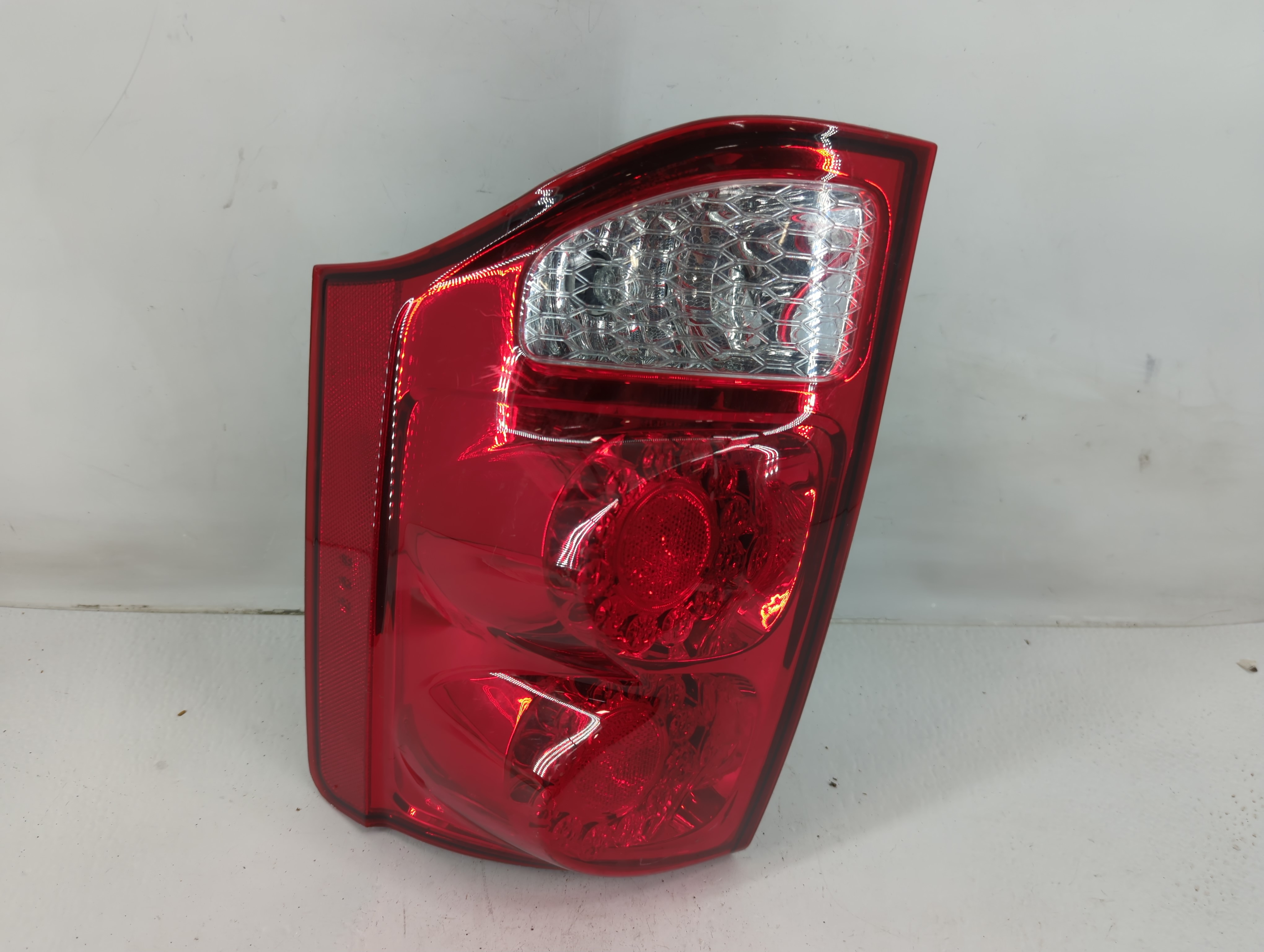 Picture of Dodge Caravan Passenger Right Side Tail Light Taillight Oem 1117644