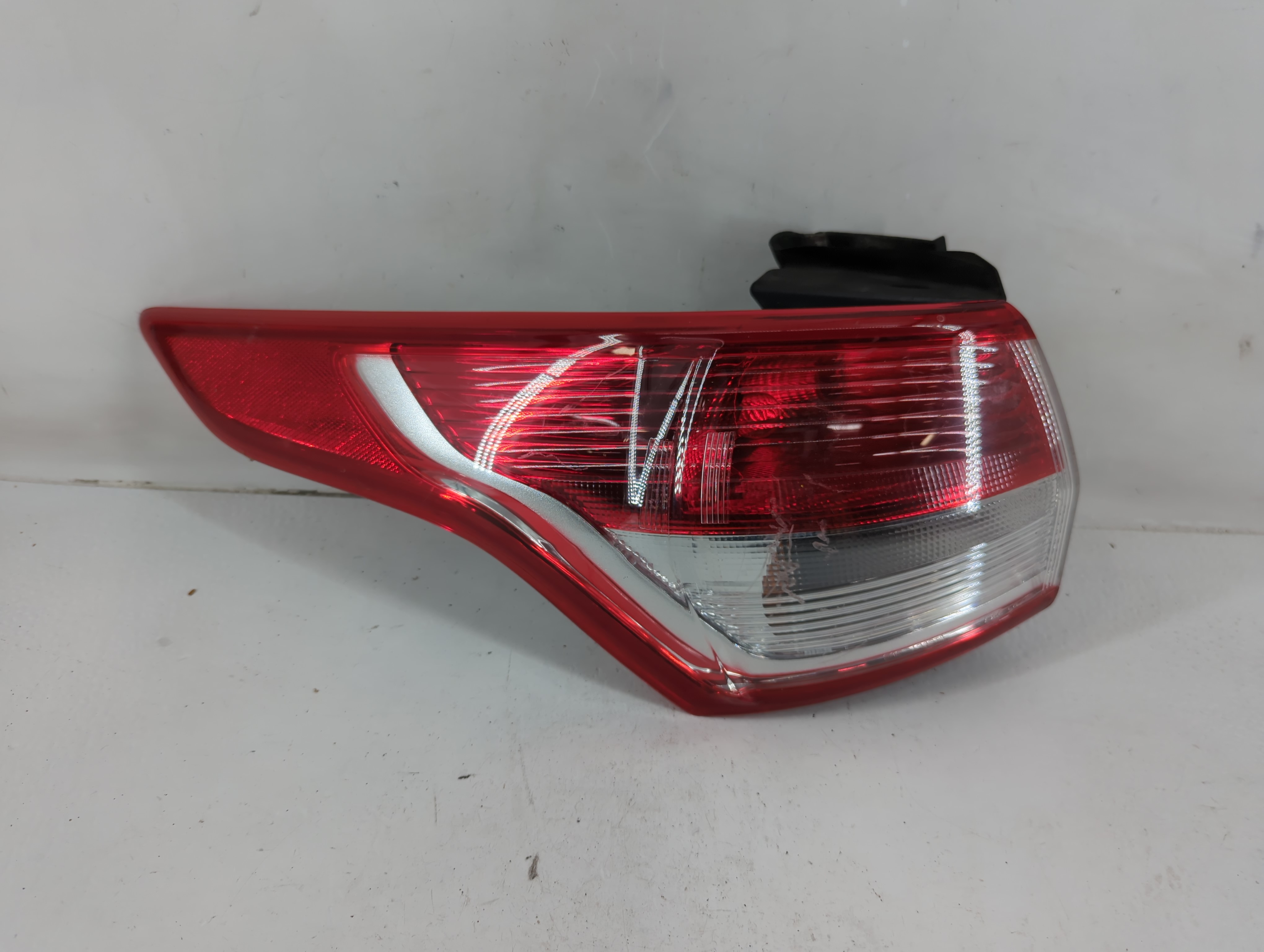 2013-2016 Ford Escape Driver Left Side Tail Light Taillight Oem 1117645 - Oemusedautoparts1.com