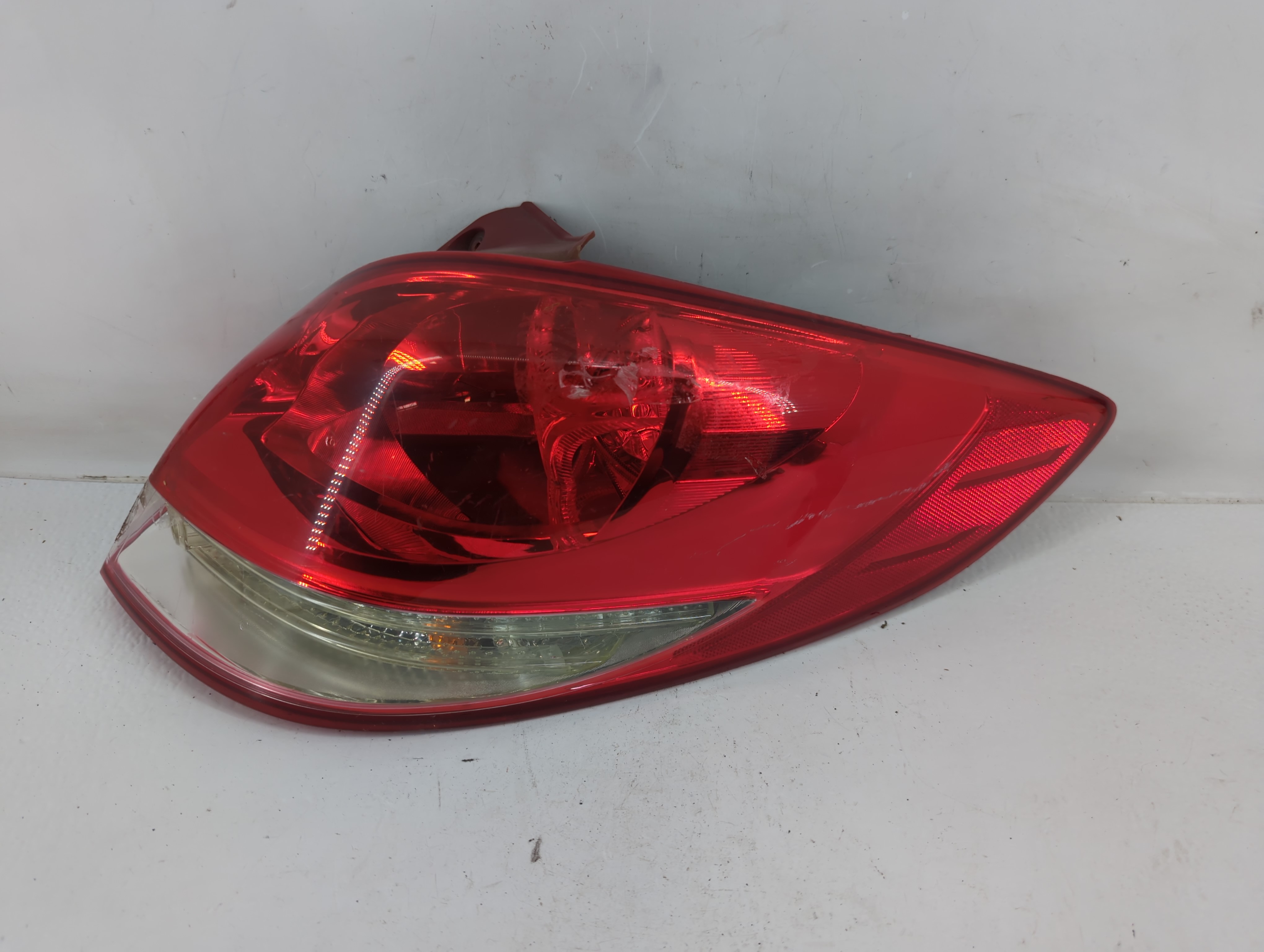 Picture of 2012-2017 Hyundai Veloster Passenger Right Side Tail Light Taillight Oem 1117646