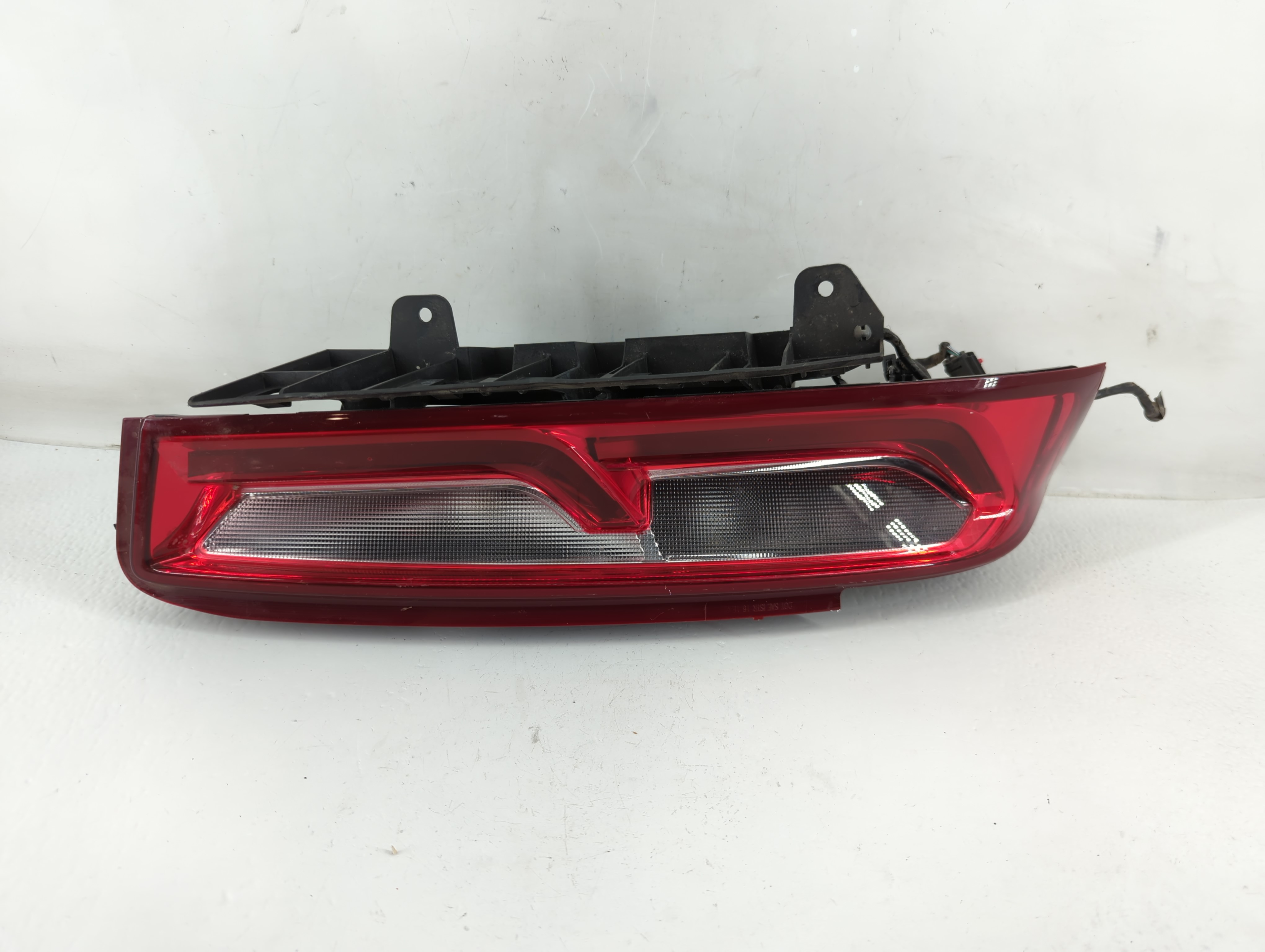 2016-2018 Chevrolet Camaro Driver Left Side Tail Light Taillight Oem 1117706 - Oemusedautoparts1.com