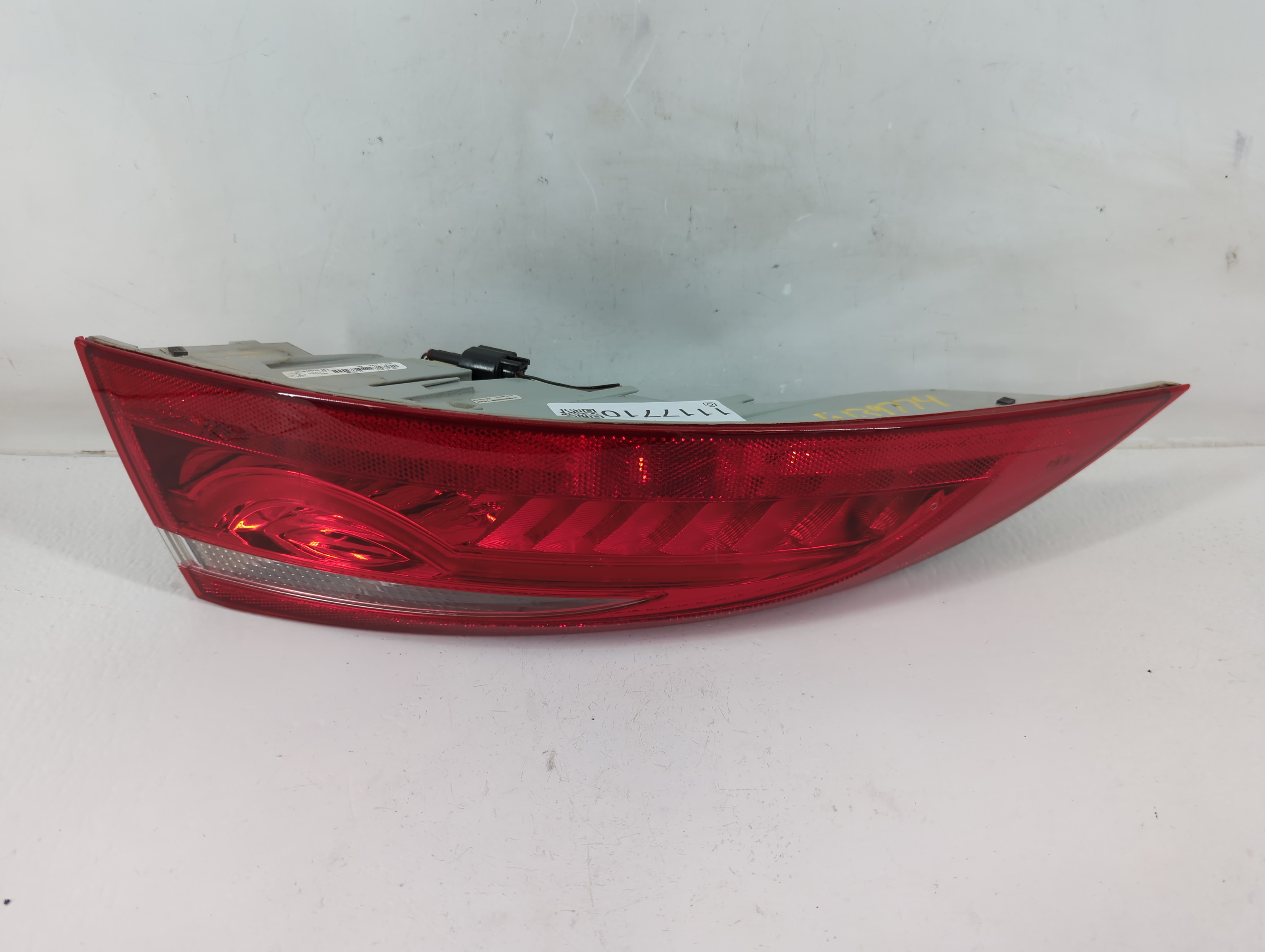 2016-2019 Jaguar Xf Driver Left Side Tail Light Taillight Oem 1117710 - Oemusedautoparts1.com