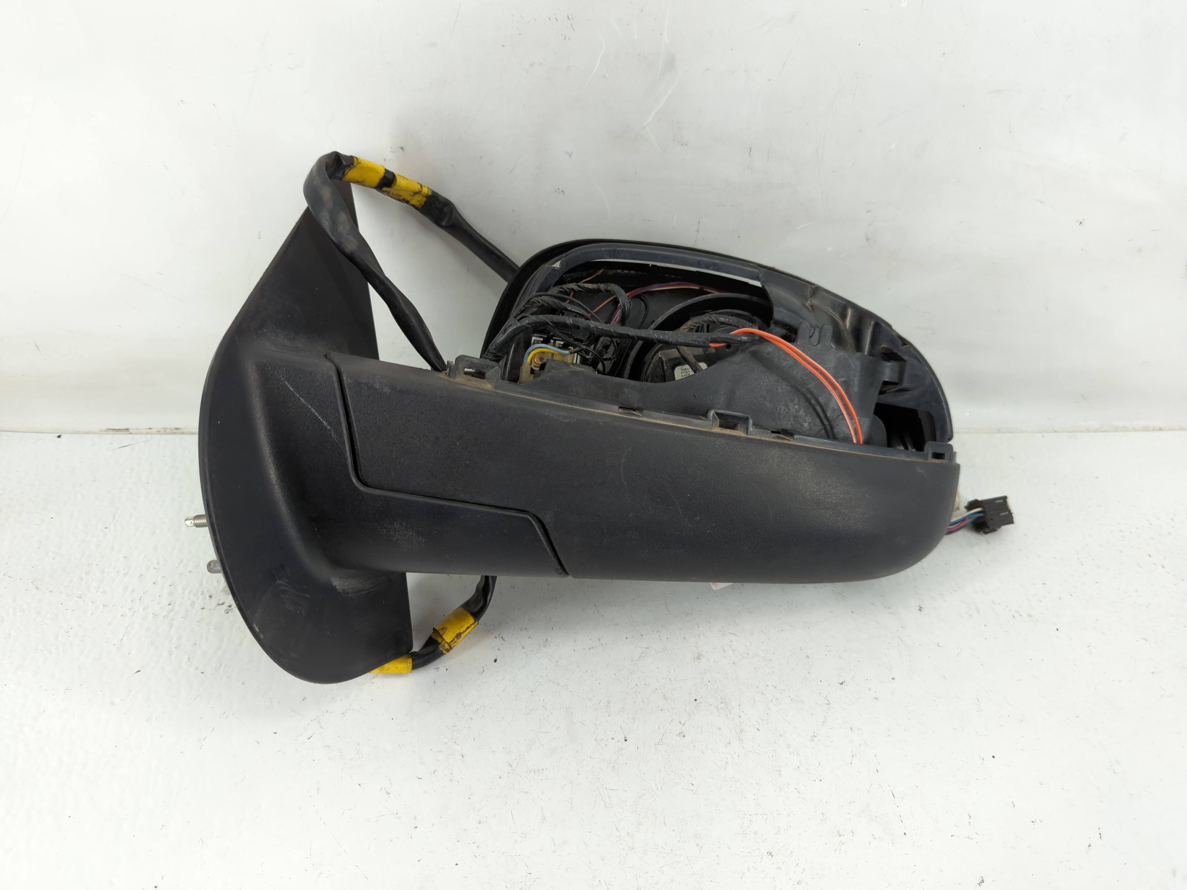 Gmc Yukon Xl Driver Left Side View Power Door Mirror Black 1117727 - Oemusedautoparts1.com