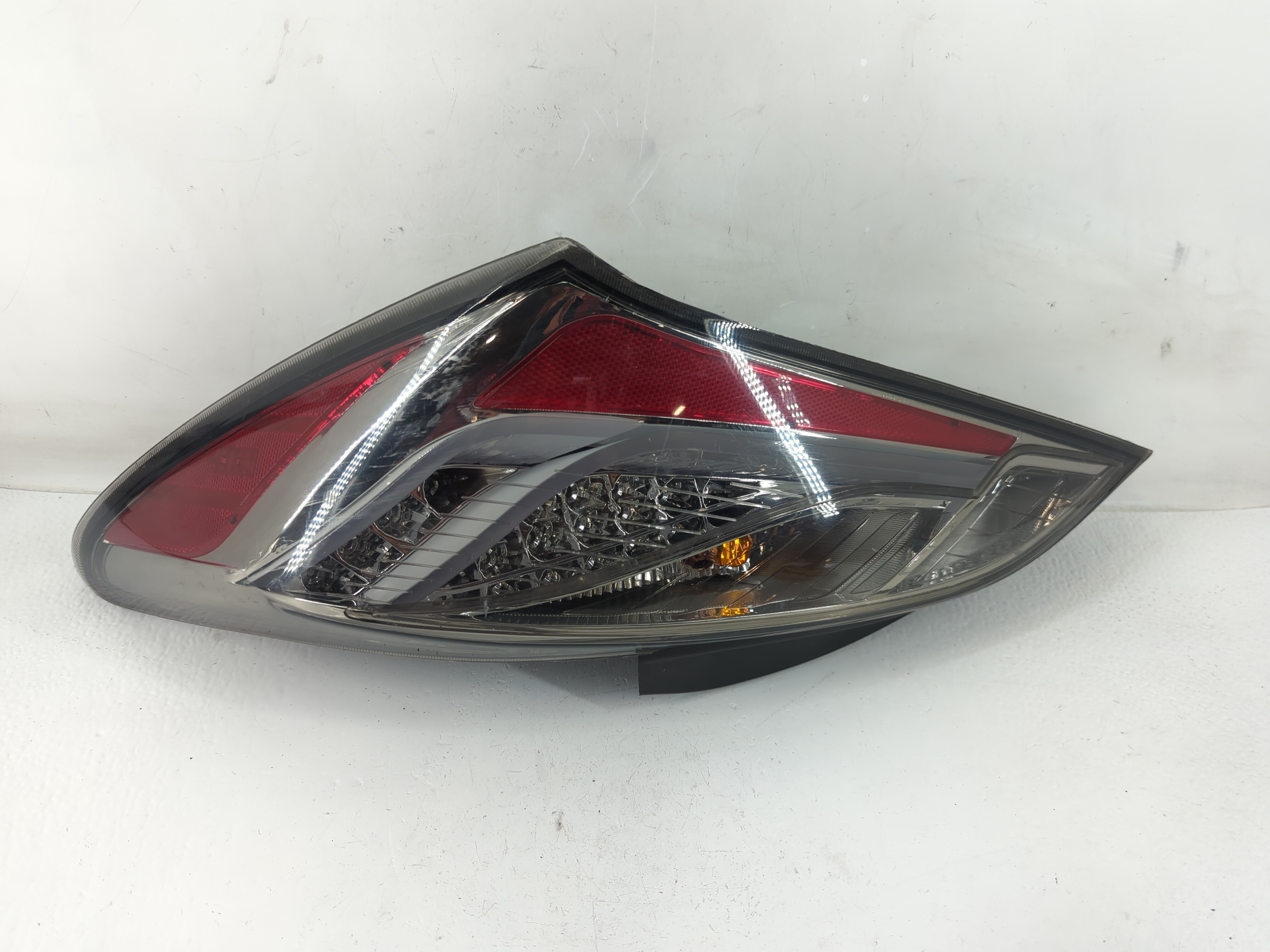 Picture of 2009-2012 Hyundai Genesis Passenger Right Side Tail Light Taillight Oem 1117735