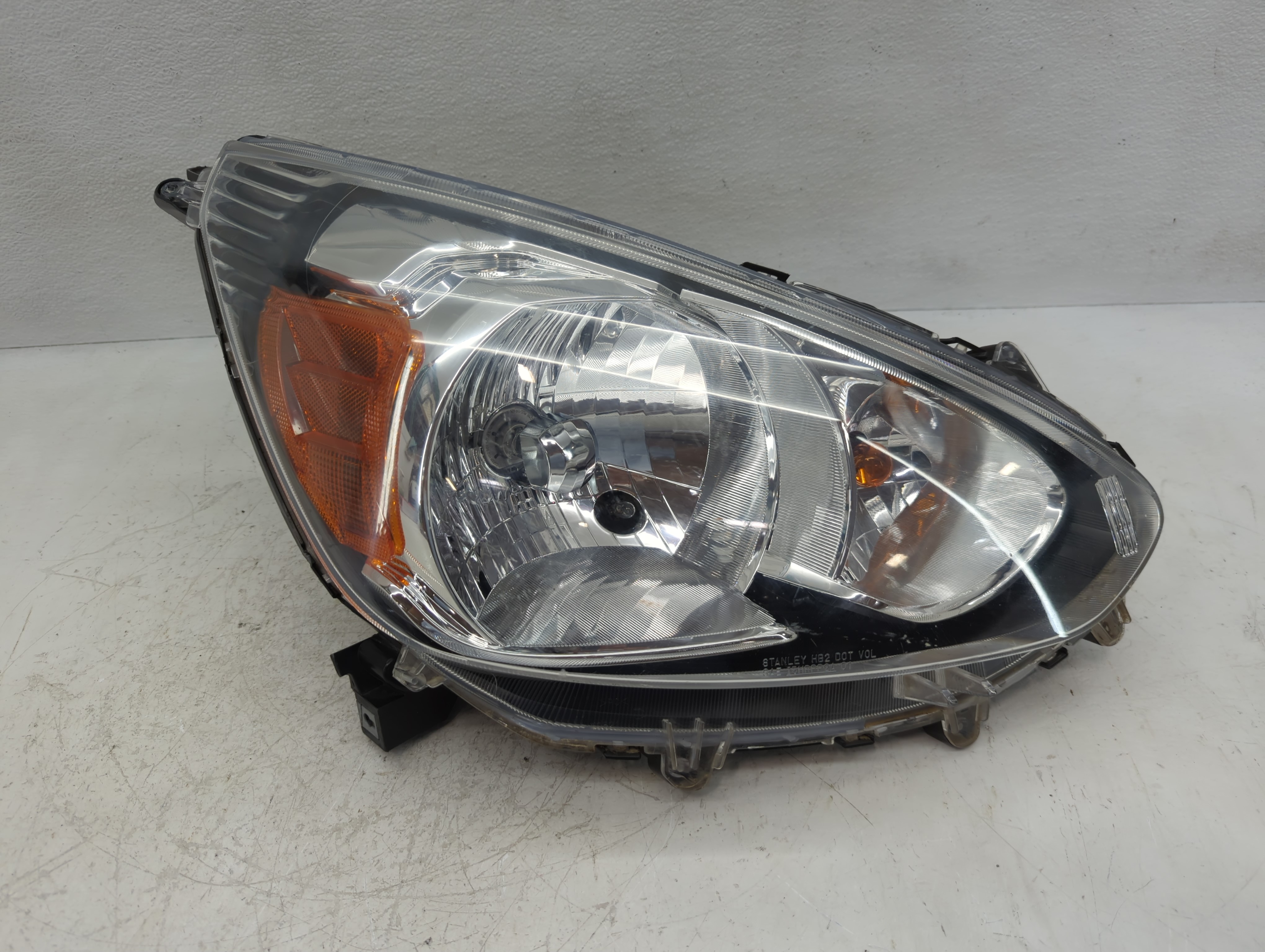 Picture of 2017-2020 Mitsubishi Mirage Driver Left Oem Head Light Headlight Lamp 1117745