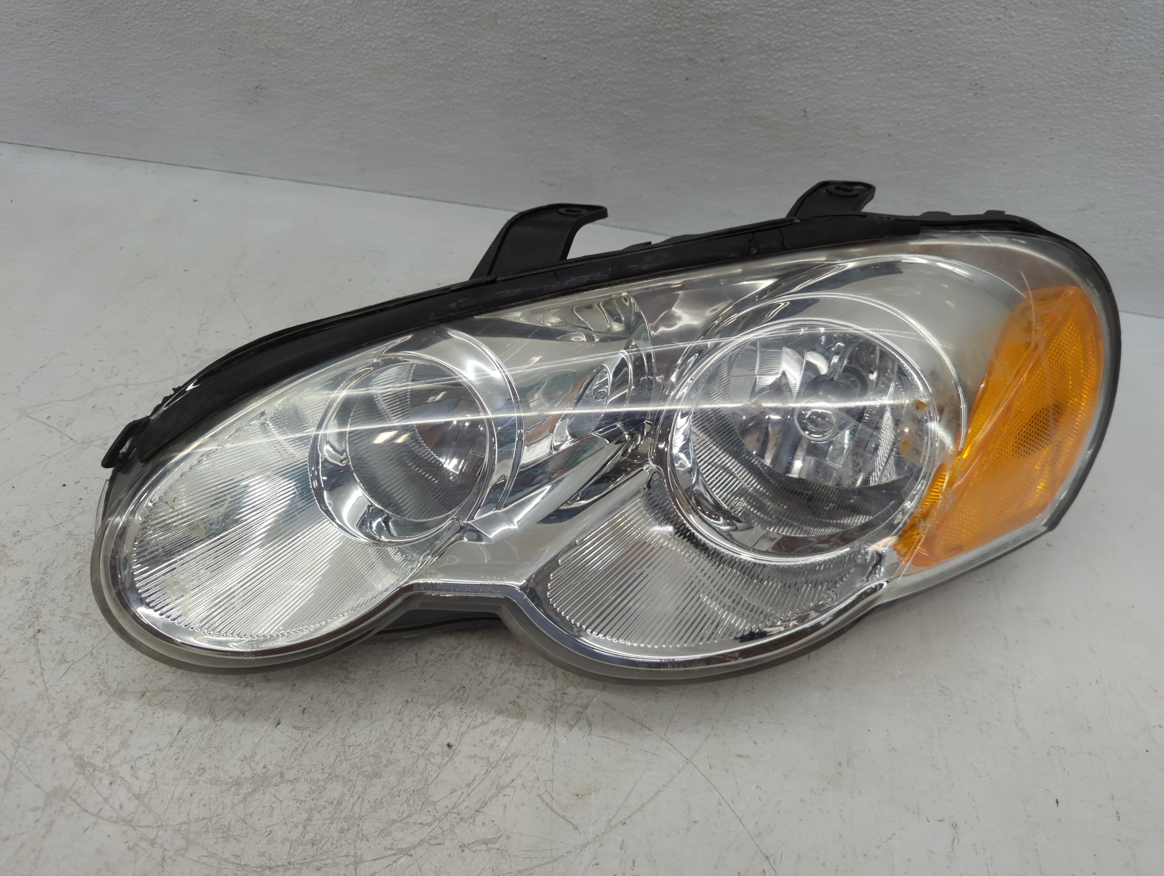 Picture of 2003-2005 Chrysler Sebring Driver Left Oem Head Light Headlight Lamp 1117747