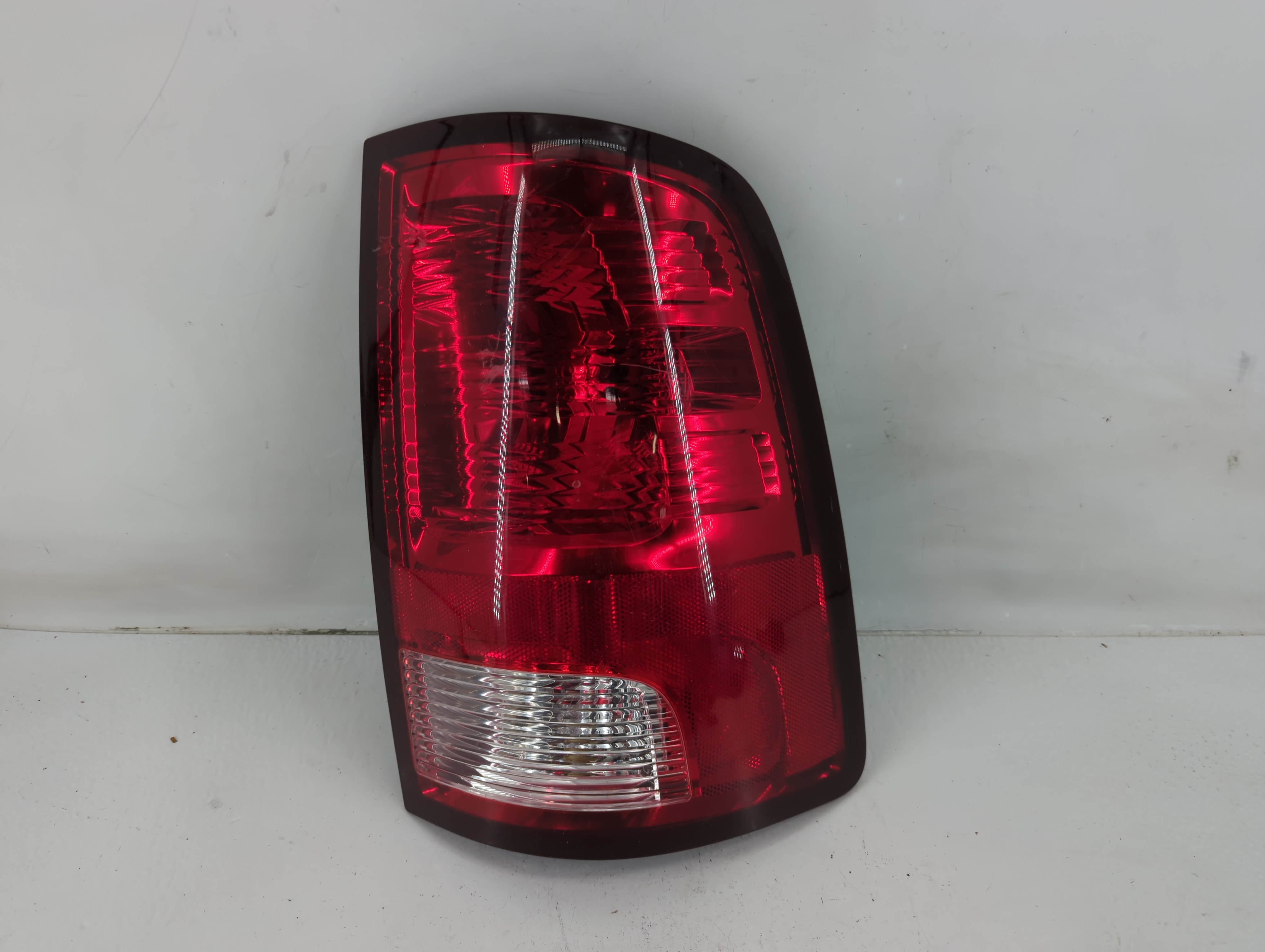 Picture of Dodge Ram 1500 Passenger Right Side Tail Light Taillight Oem 1117775