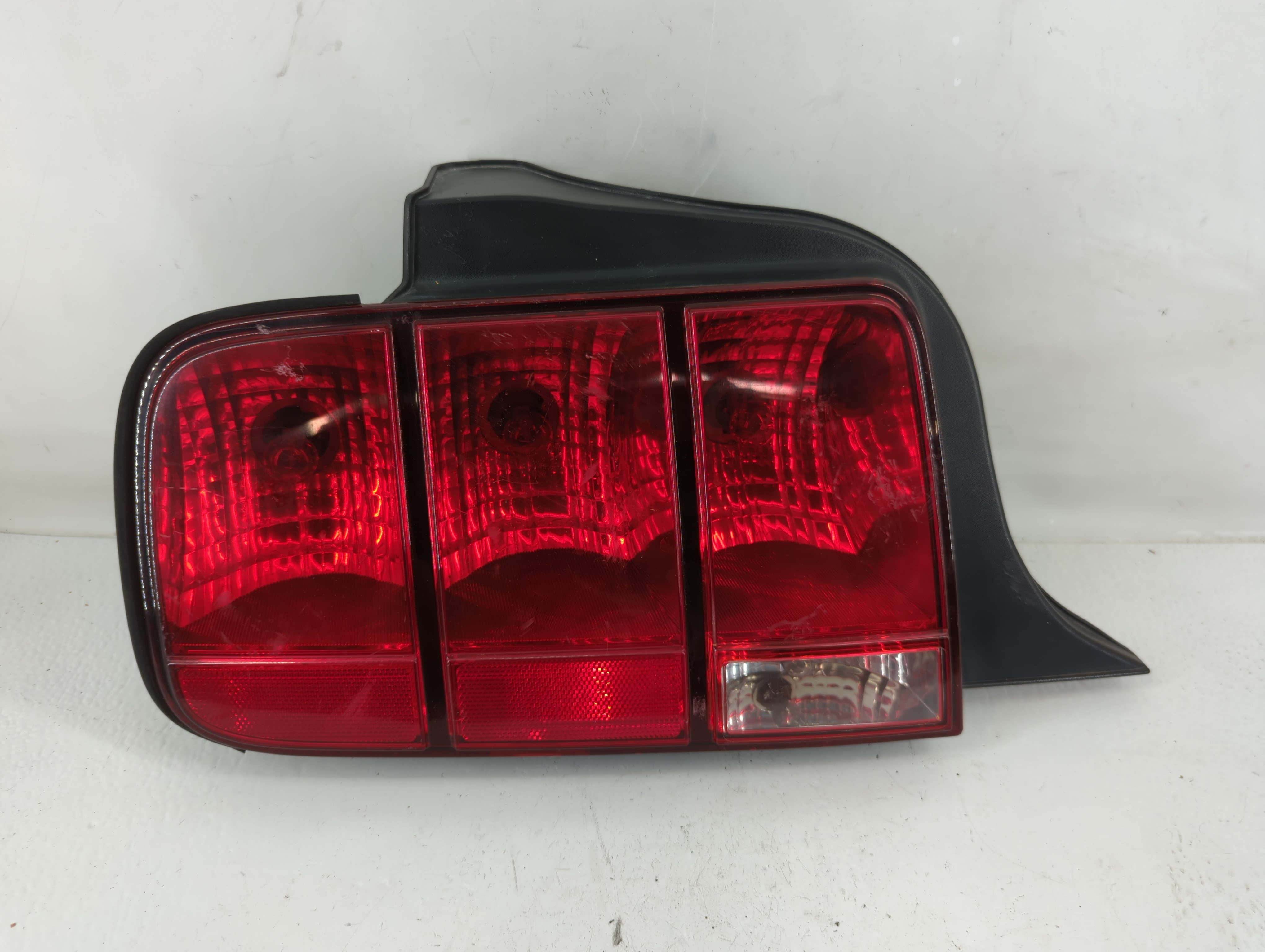 2005-2009 Ford Mustang Driver Left Side Tail Light Taillight Oem 1117777 - Oemusedautoparts1.com