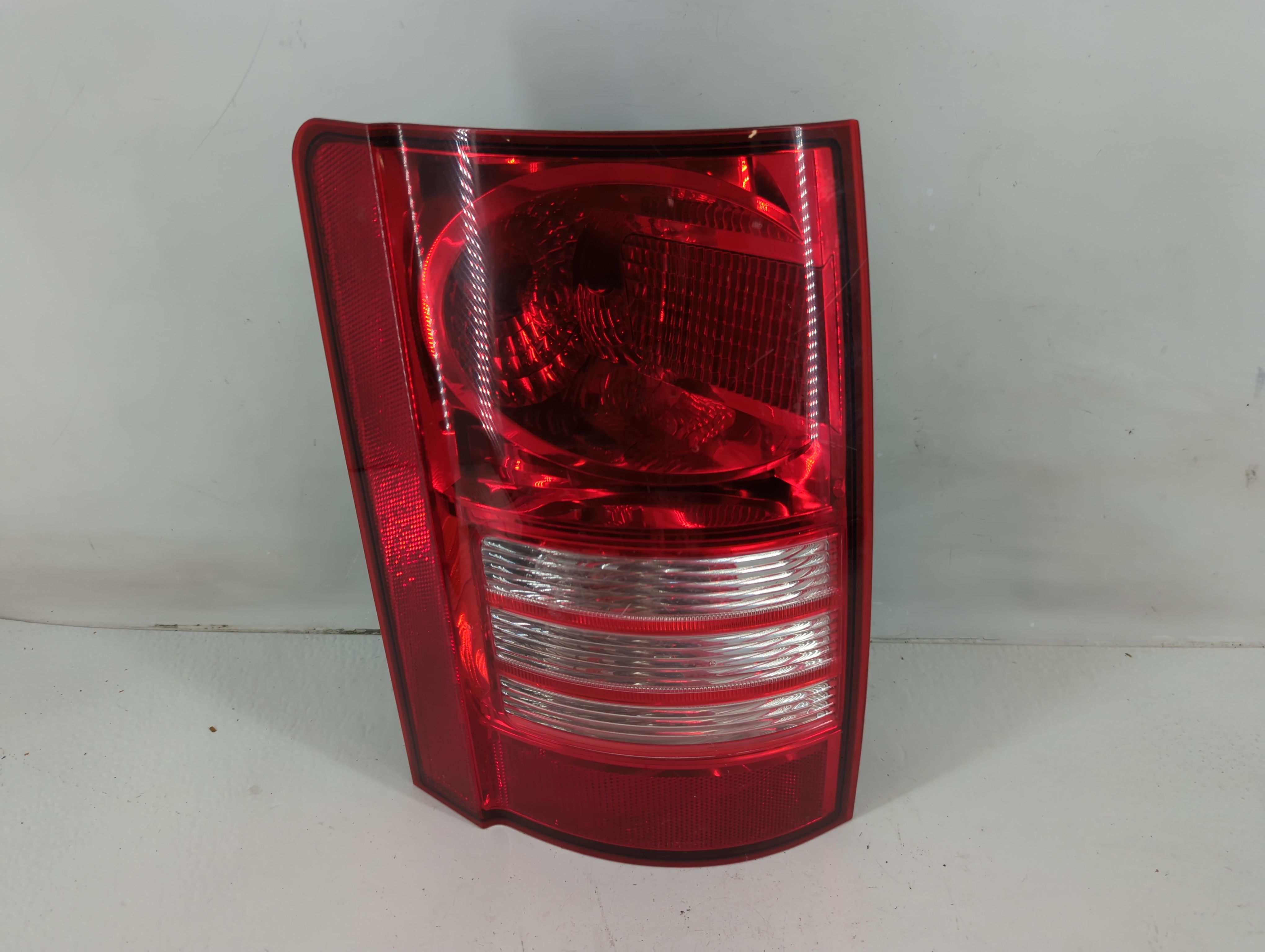 Picture of 2008 Chrysler Town & Country Driver Left Side Tail Light Taillight Oem 1117779
