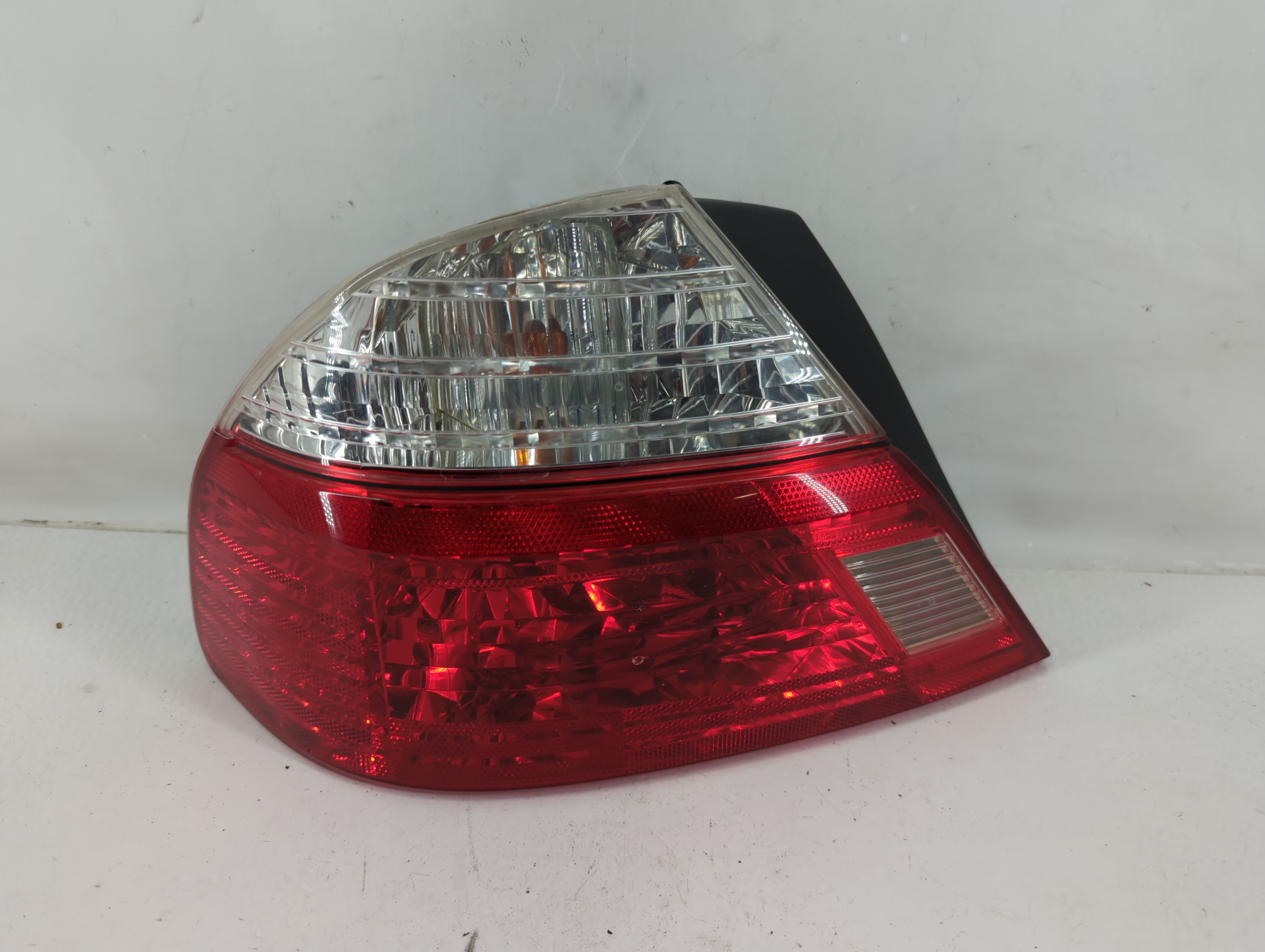 Picture of 2003-2004 Toyota Avalon Driver Left Side Tail Light Taillight Oem 1117837