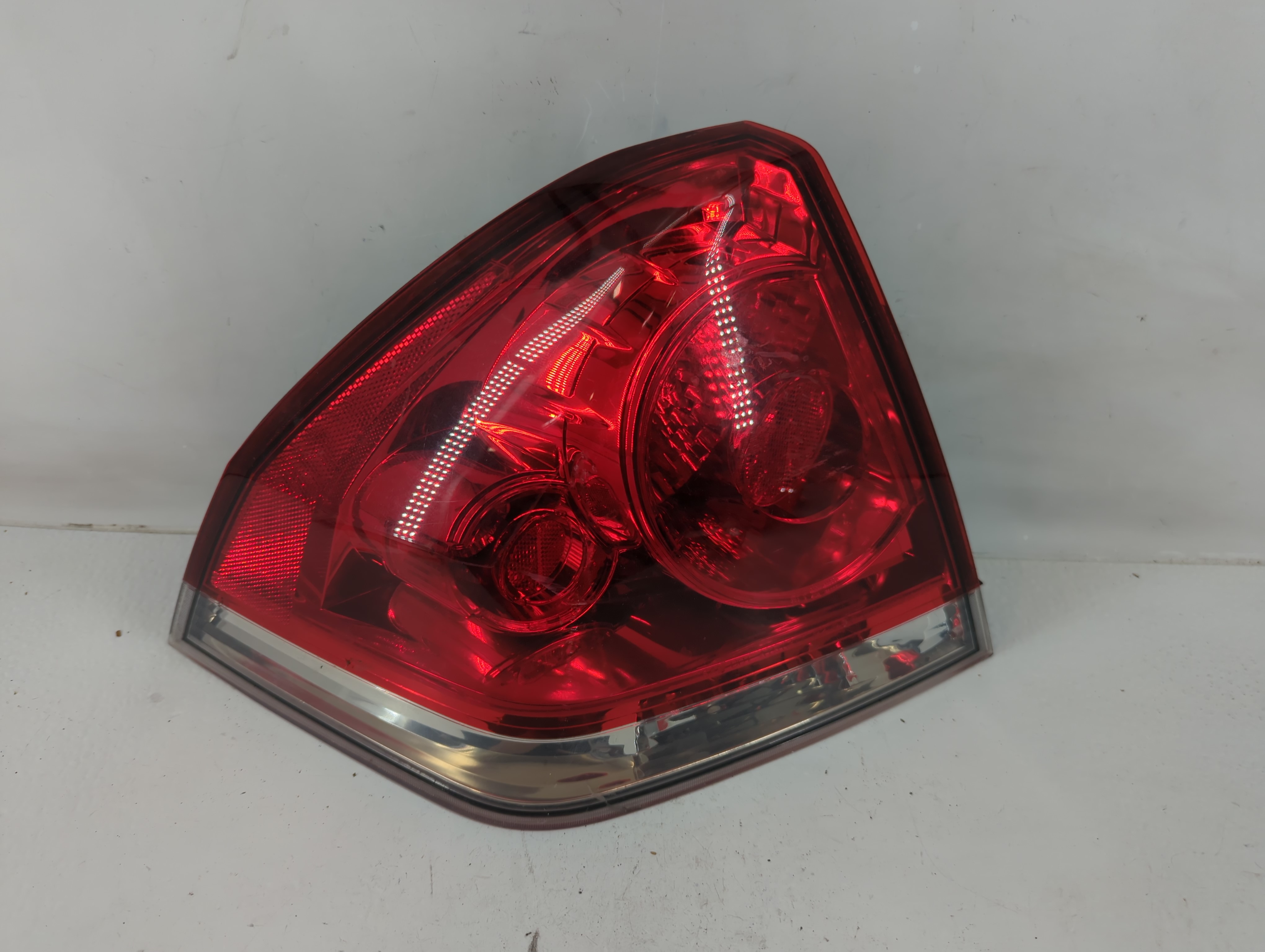 2006-2016 Chevrolet Impala Driver Left Side Tail Light Taillight Oem 1117854 - Oemusedautoparts1.com