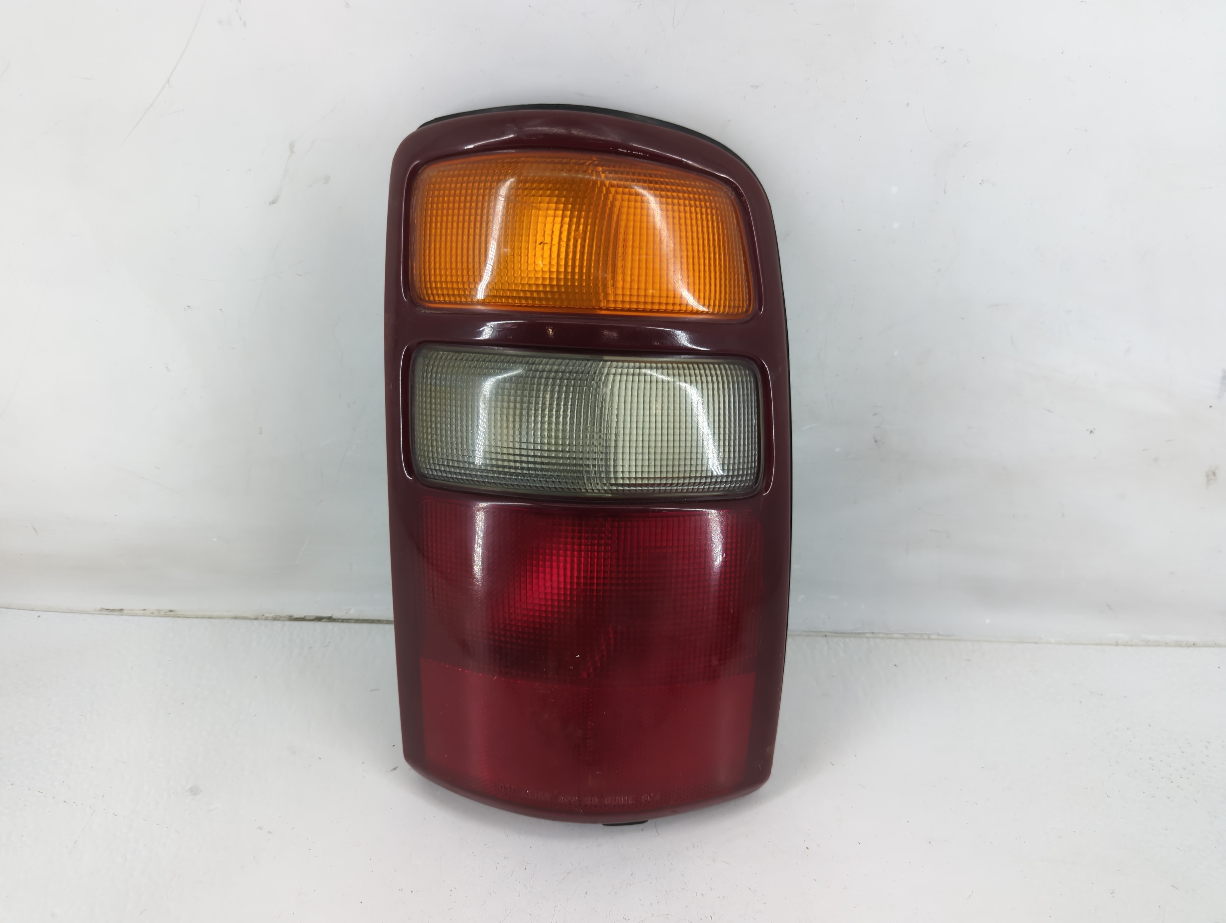 2001 Chevrolet Tahoe Passenger Right Side Tail Light Taillight Oem 1117878 - Oemusedautoparts1.com