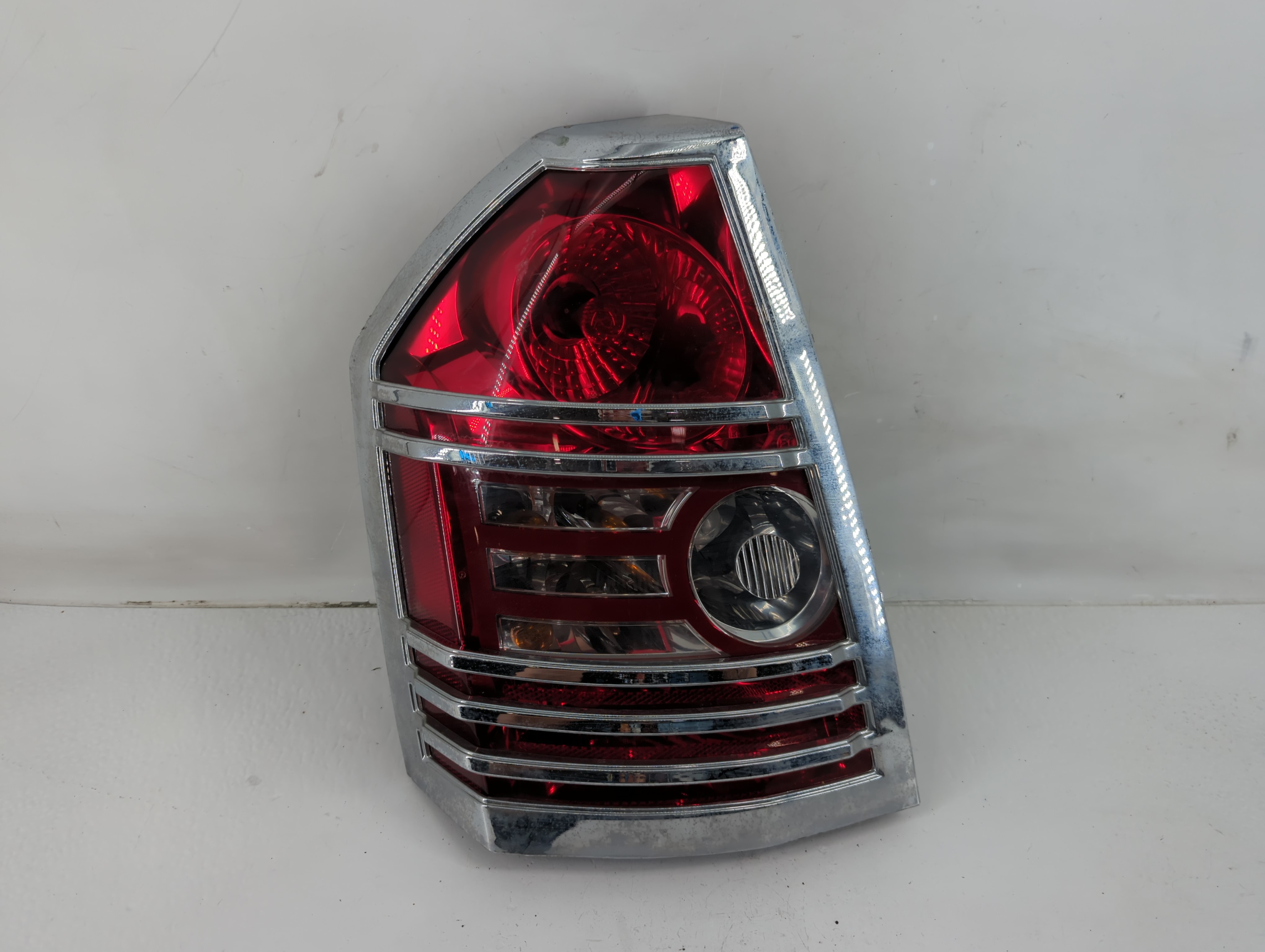 Picture of 2008-2010 Chrysler 300 Driver Left Side Tail Light Taillight Oem 1117881