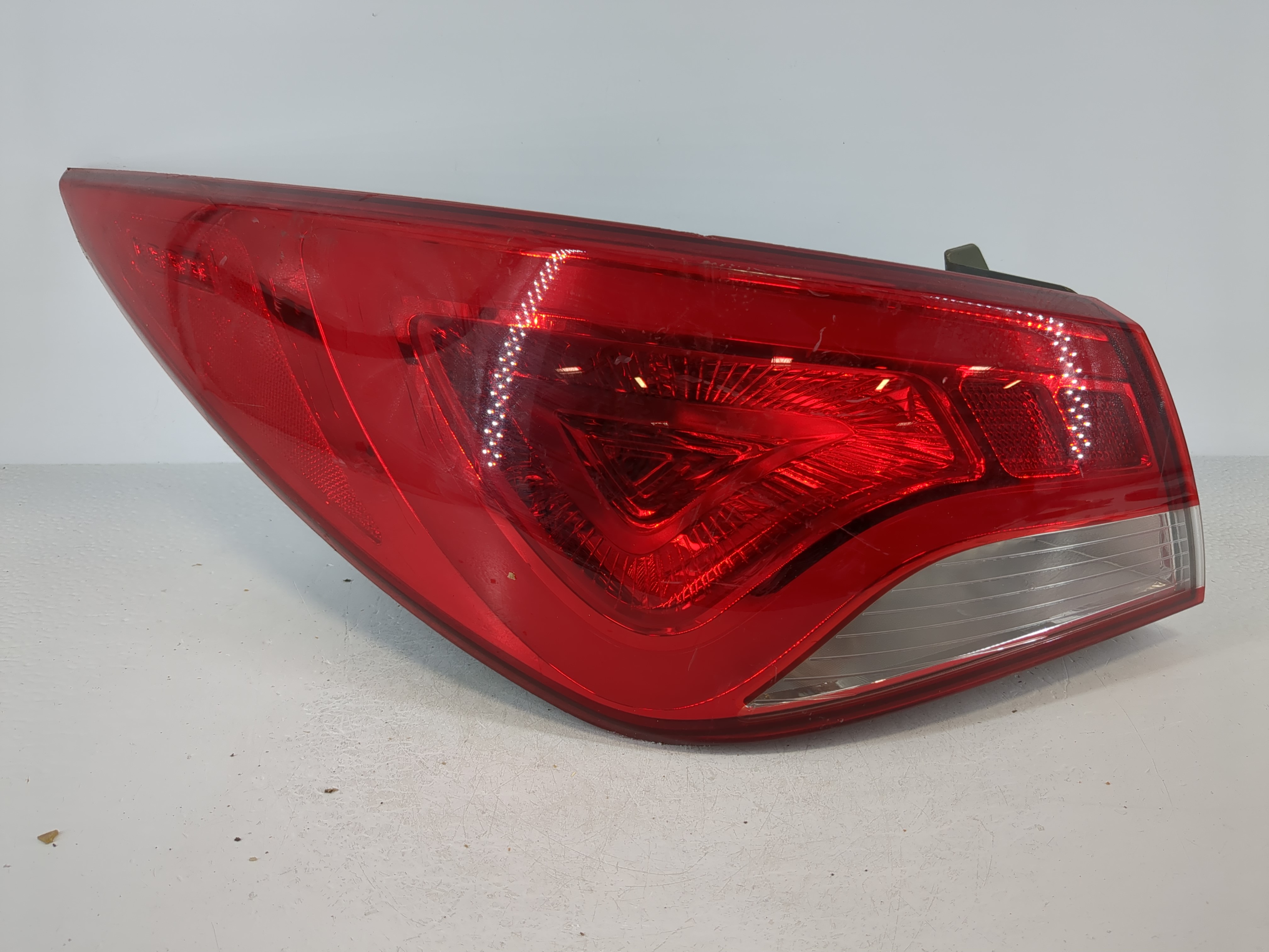 Picture of 2014-2014 Hyundai Sonata Driver Left Side Tail Light Taillight Oem 1117890