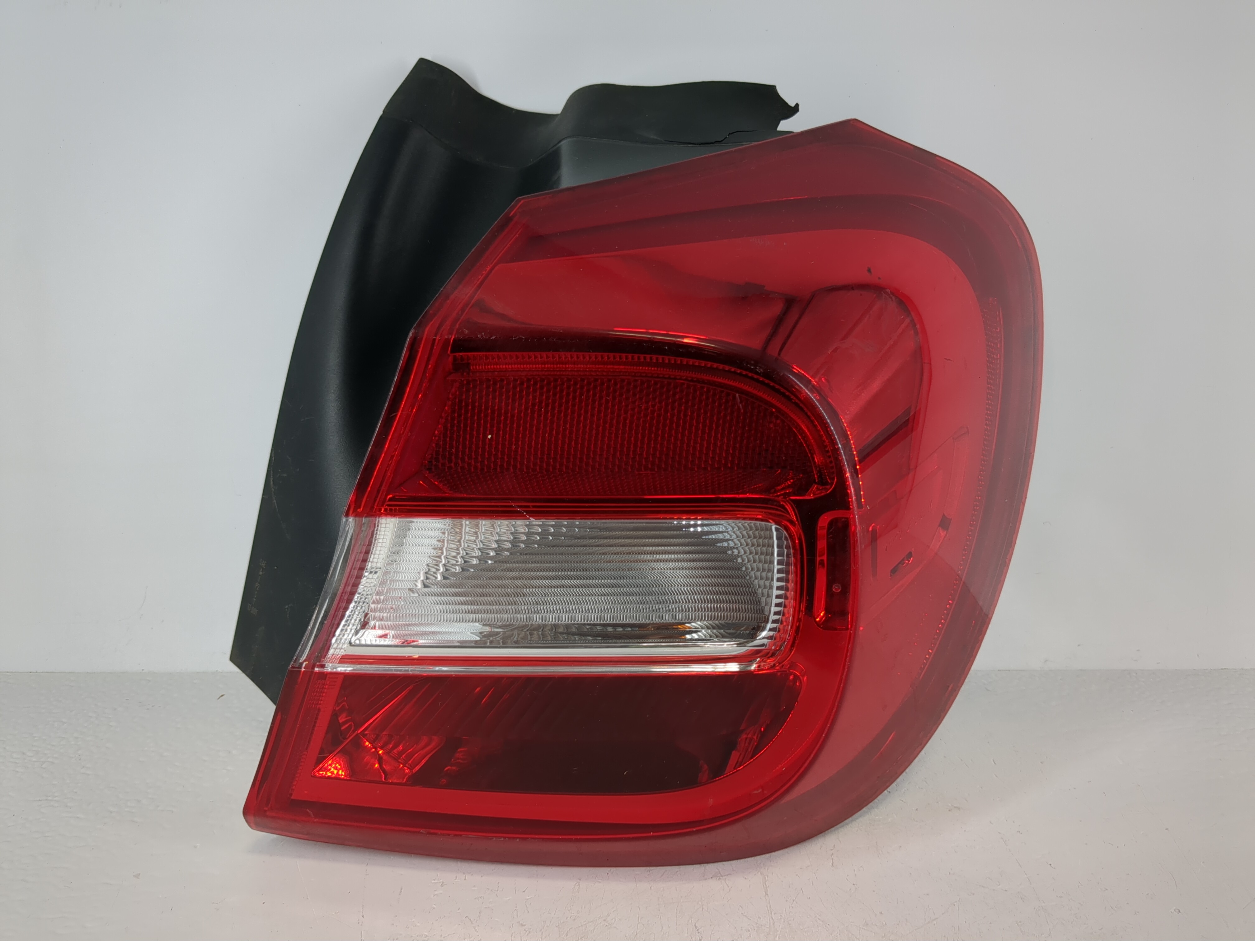 2015 Mercedes-benz Gla250 Passenger Right Side Tail Light Taillight Oem 1117900 - Oemusedautoparts1.com