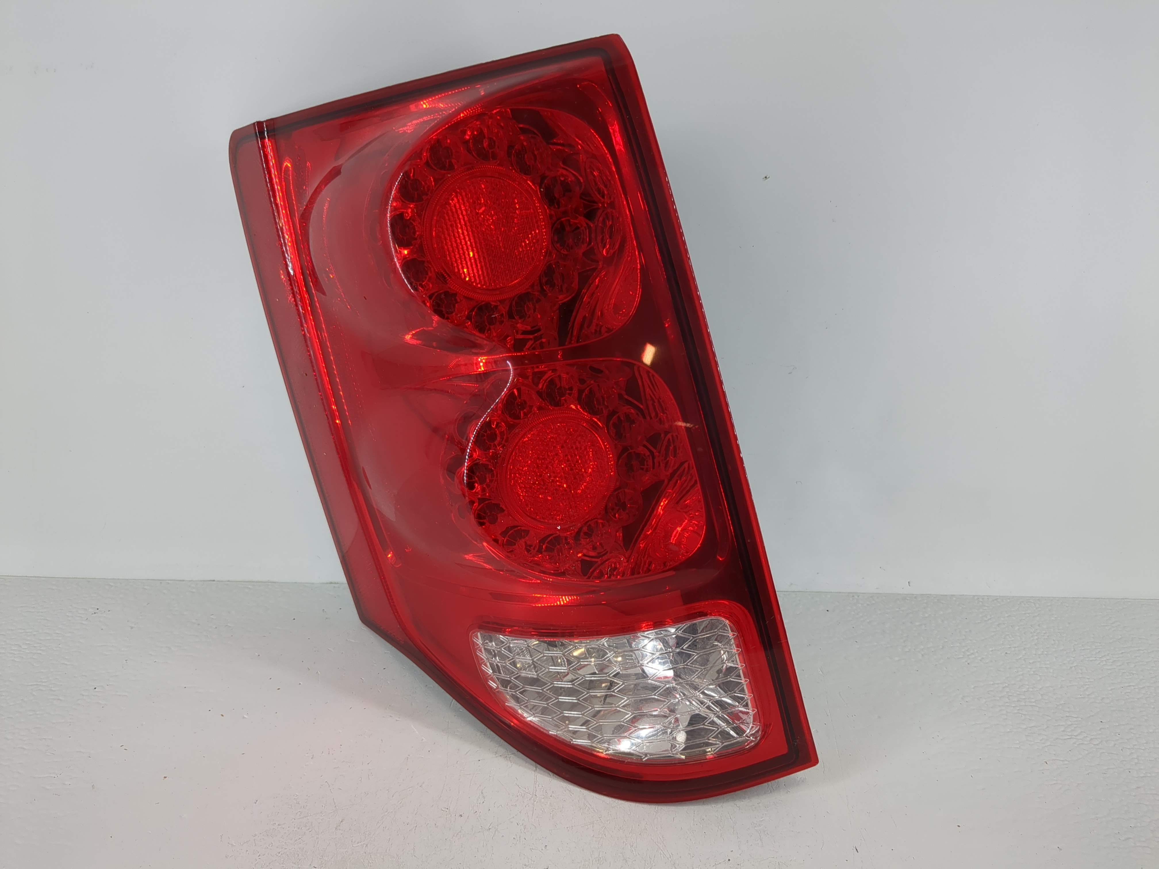 Dodge Caravan Driver Left Side Tail Light Taillight Oem 1117941 - Oemusedautoparts1.com