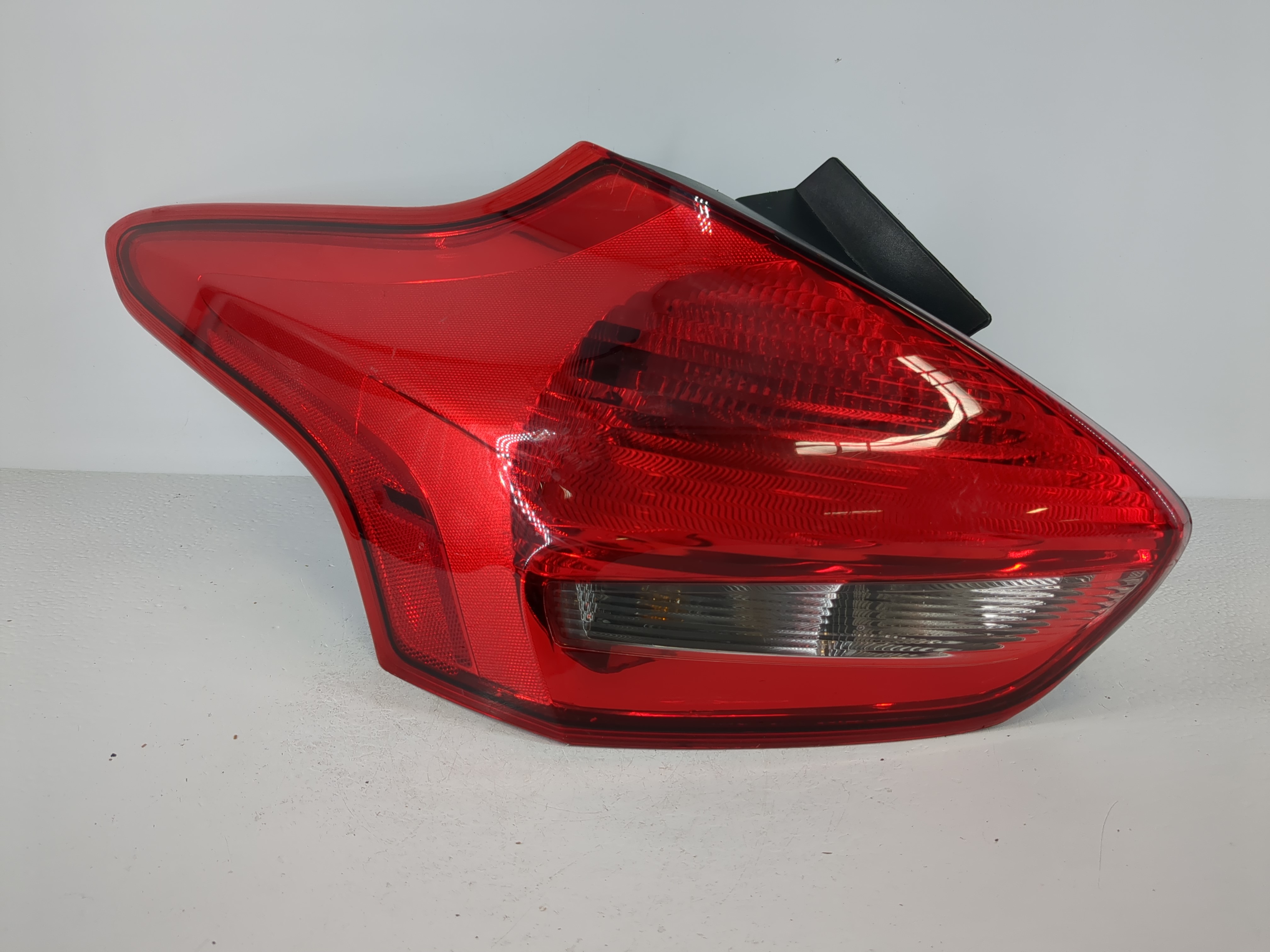 2015-2018 Ford Focus Driver Left Side Tail Light Taillight Oem 1117979 - Oemusedautoparts1.com
