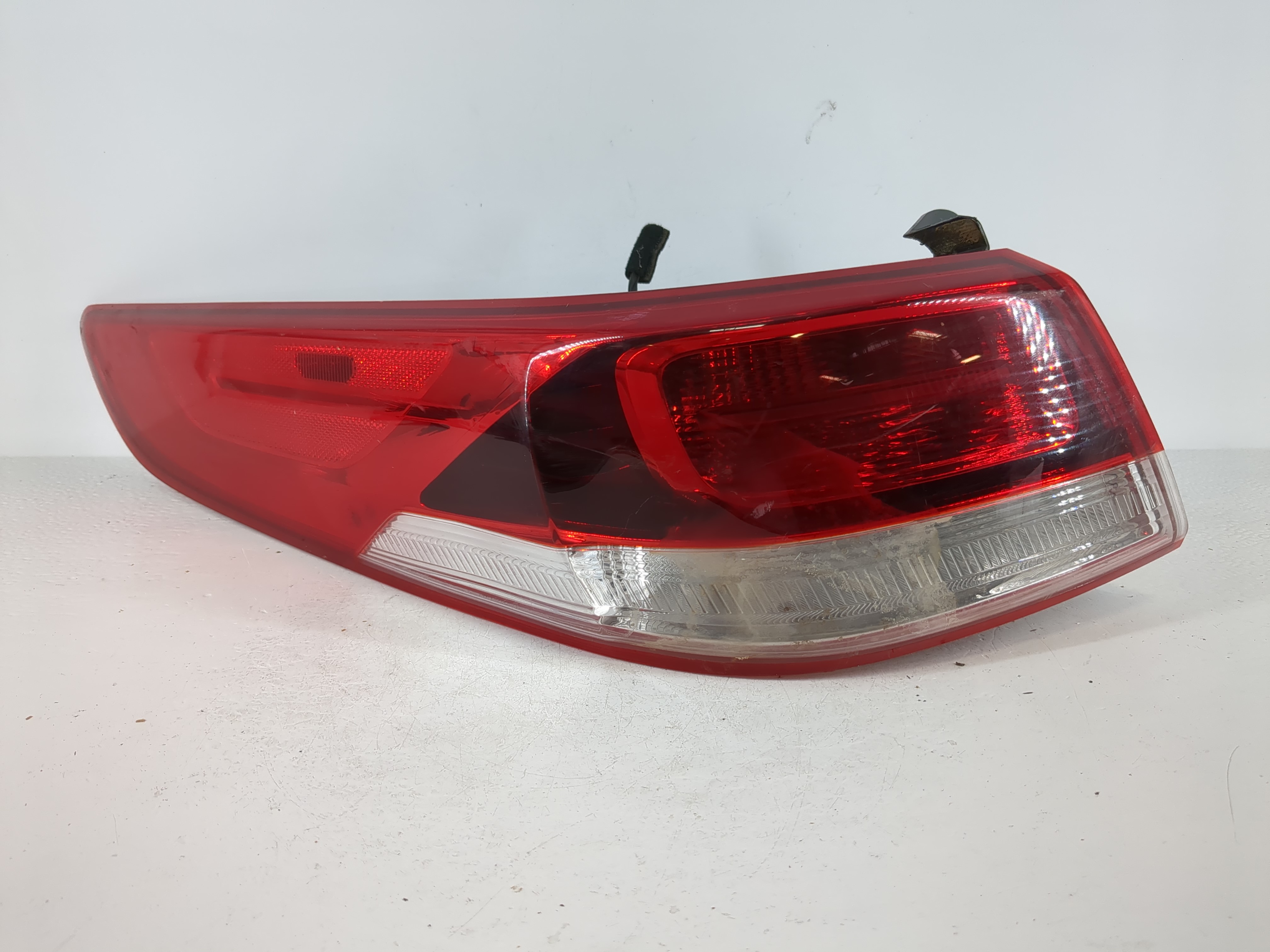 Picture of 2016-2018 Kia Optima Driver Left Side Tail Light Taillight Oem 1117982