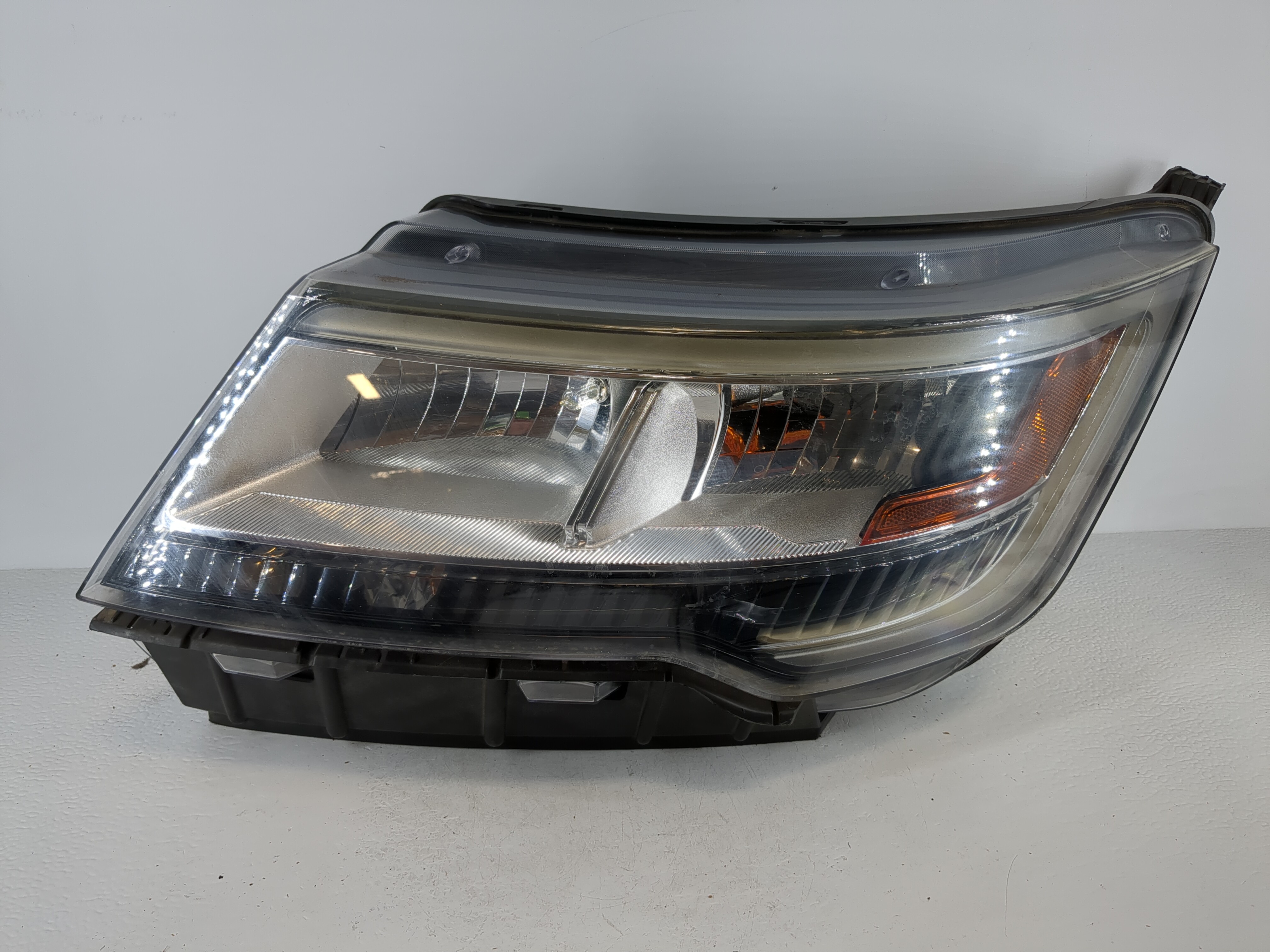 2018-2019 Ford Explorer Driver Left Oem Head Light Headlight Lamp 1118036 - Oemusedautoparts1.com