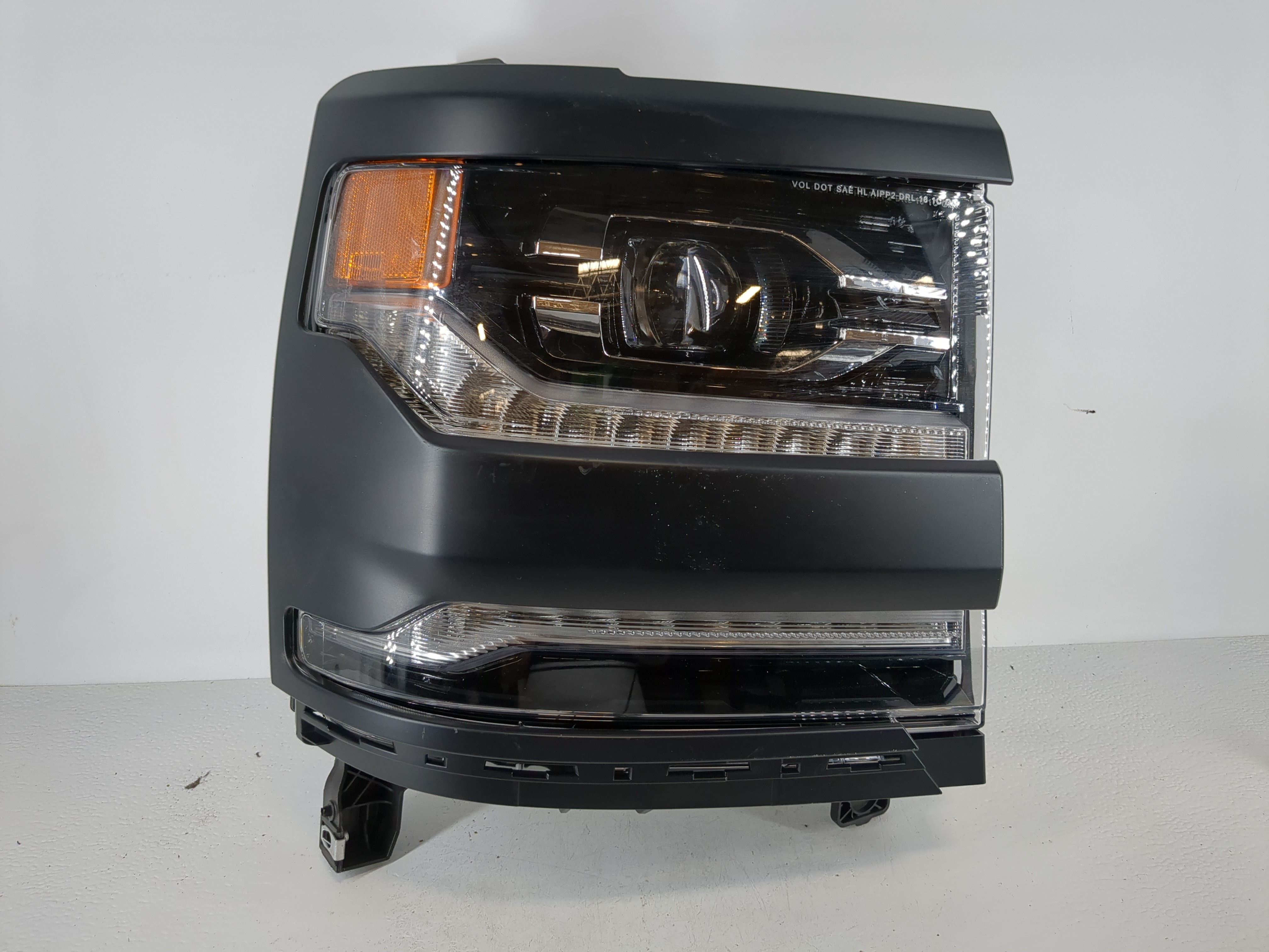 2016 Chevrolet Silverado 1500 Passenger Right Oem Head Light Headlight Lamp 1118063 - Oemusedautoparts1.com