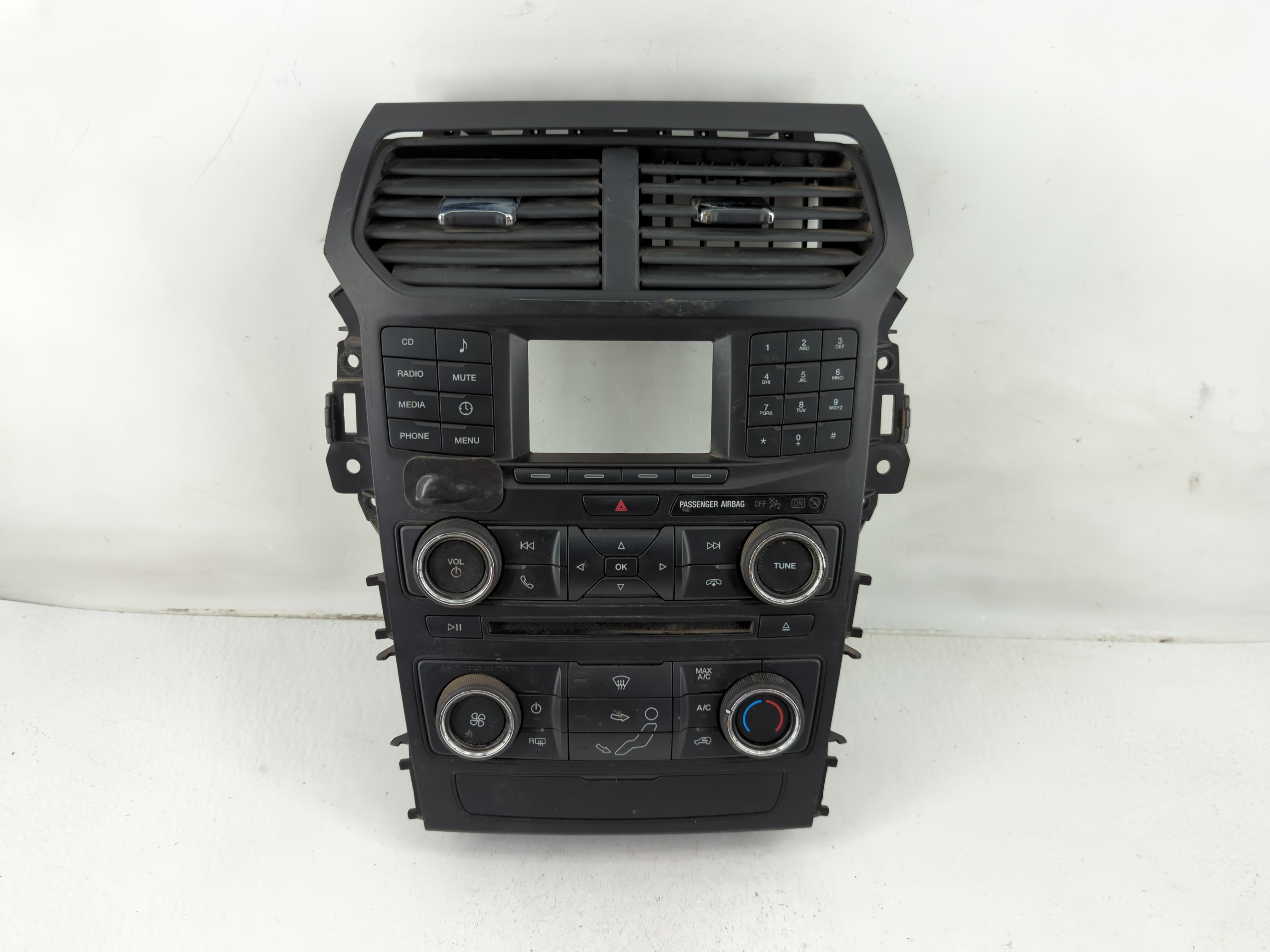 2016-2018 Ford Explorer Am Fm Cd Player Radio Receiver 1118080 - Oemusedautoparts1.com