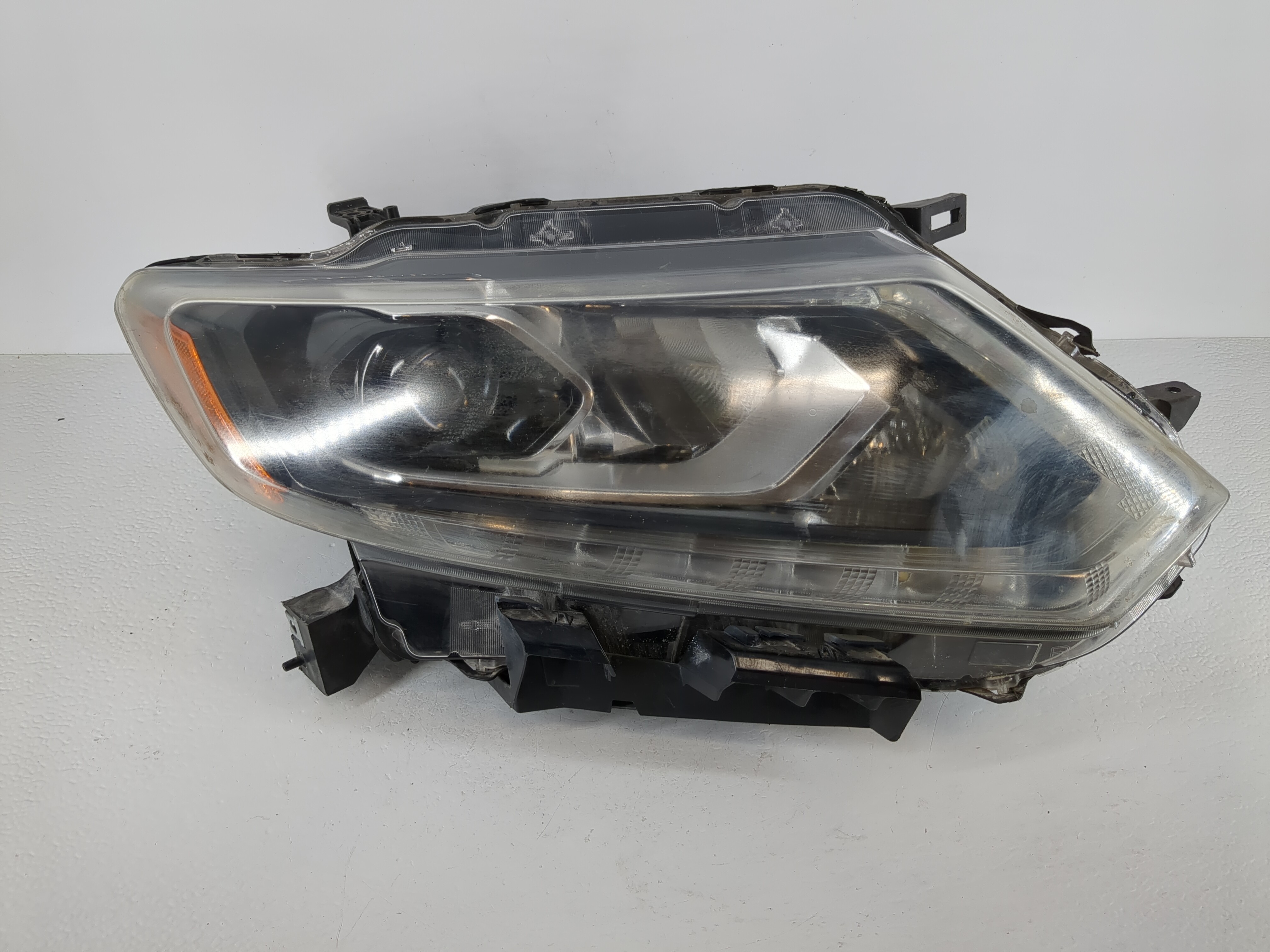 2014-2016 Nissan Rogue Passenger Right Oem Head Light Headlight Lamp 1118094 - Oemusedautoparts1.com