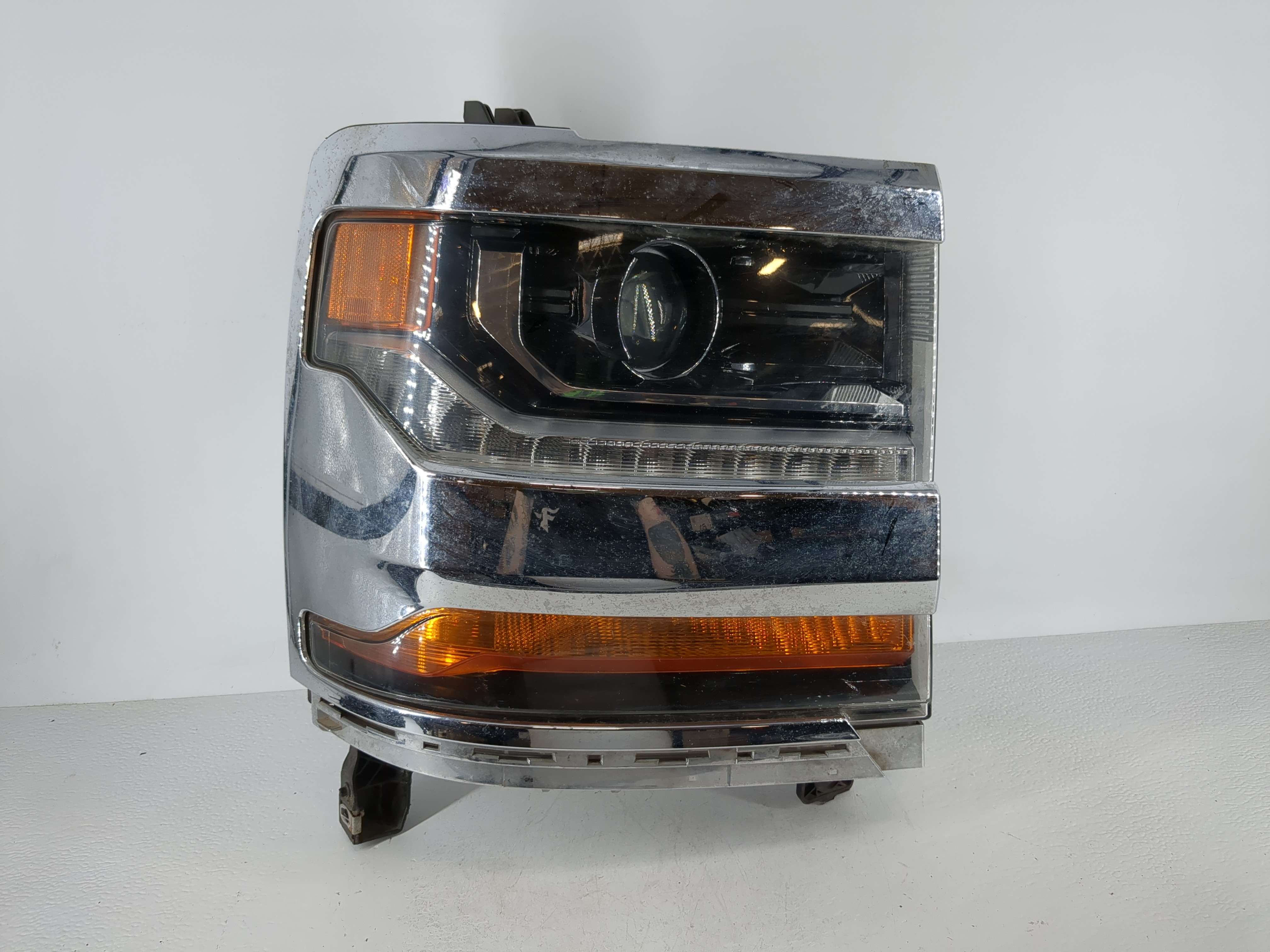 2016 Chevrolet Silverado 1500 Passenger Right Oem Head Light Headlight Lamp 1118099 - Oemusedautoparts1.com