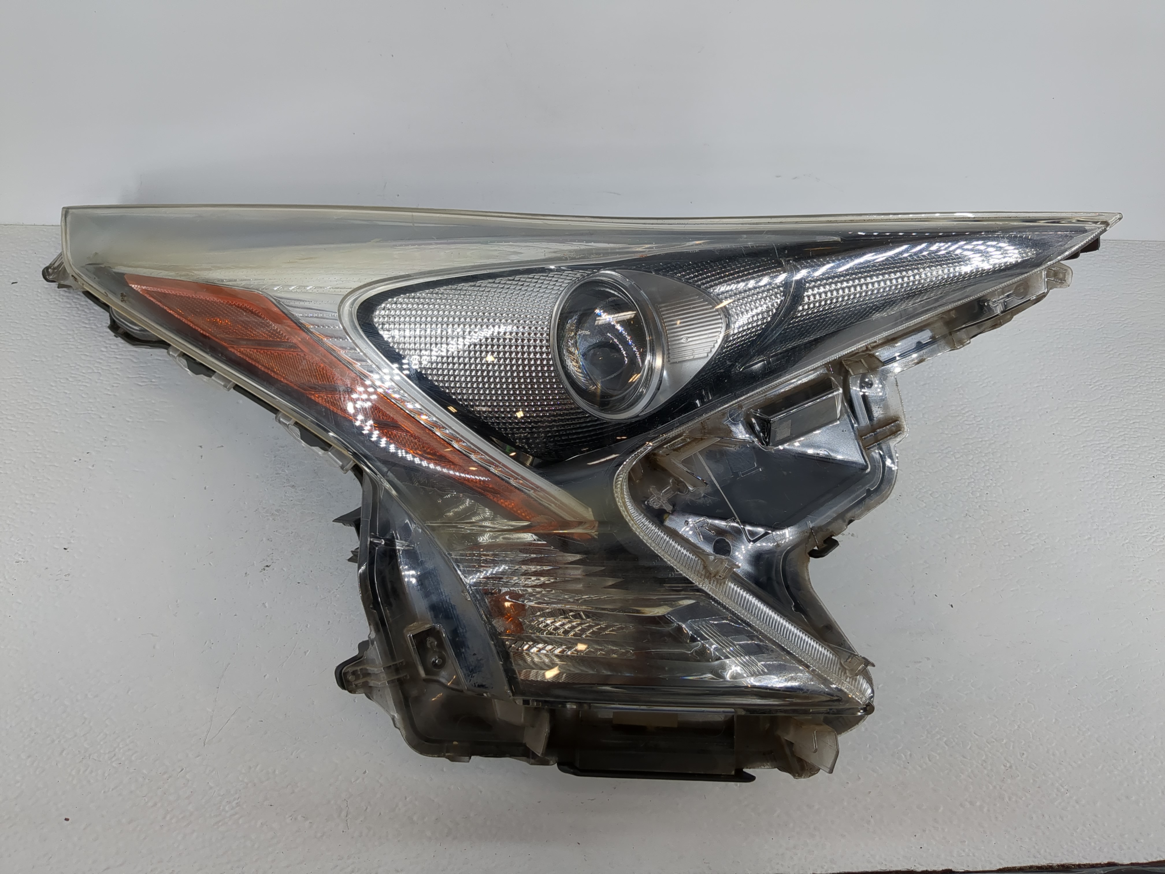 Picture of 2016-2018 Toyota Prius Passenger Right Oem Head Light Headlight Lamp 1118101