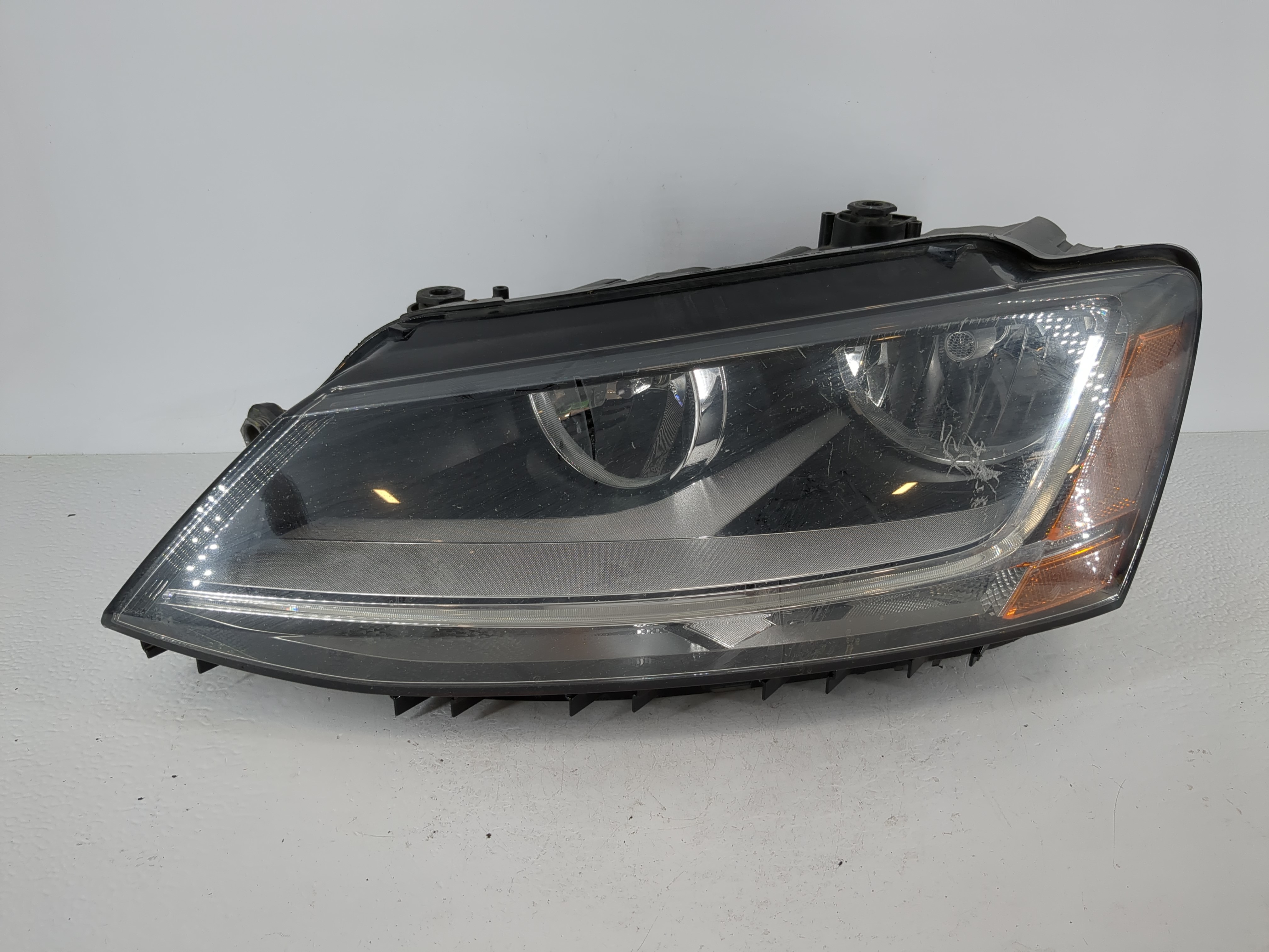 2017-2018 Volkswagen Jetta Driver Left Oem Head Light Headlight Lamp 1118105 - Oemusedautoparts1.com