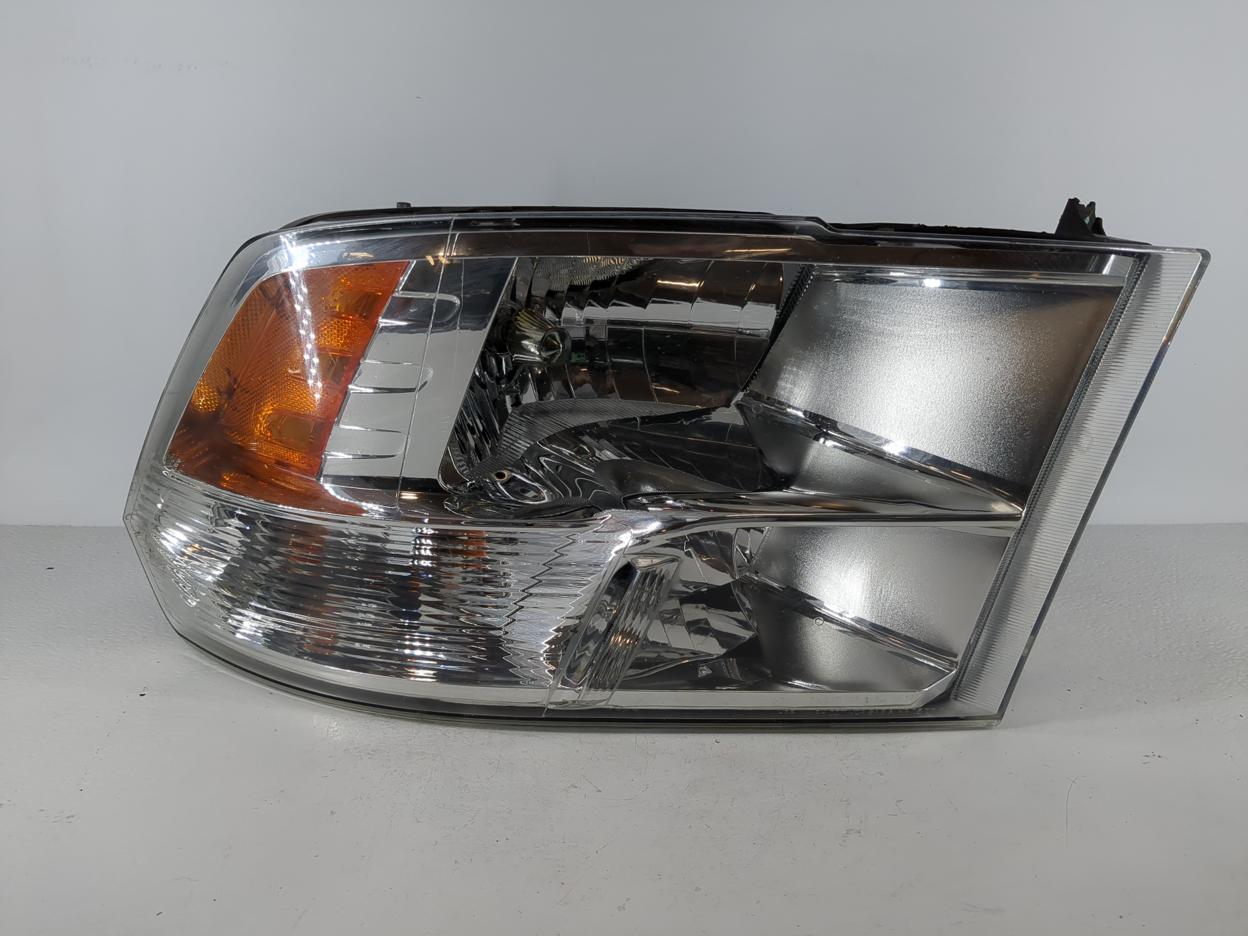 Dodge Ram 1500 Driver Left Oem Head Light Headlight Lamp 1118167 - Oemusedautoparts1.com