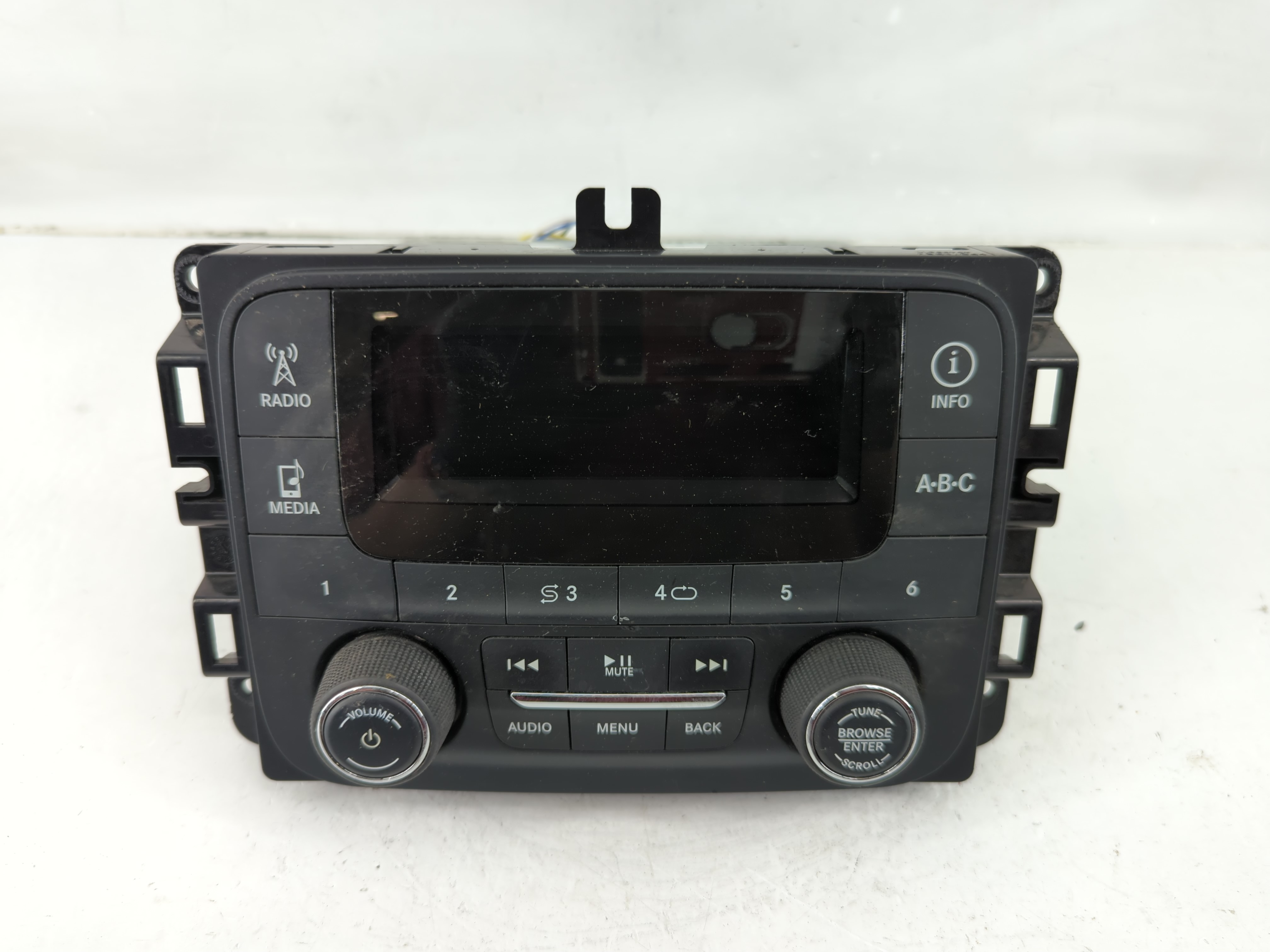 Dodge Ram 1500 Am Fm Cd Player Radio Receiver 1118219 - Oemusedautoparts1.com
