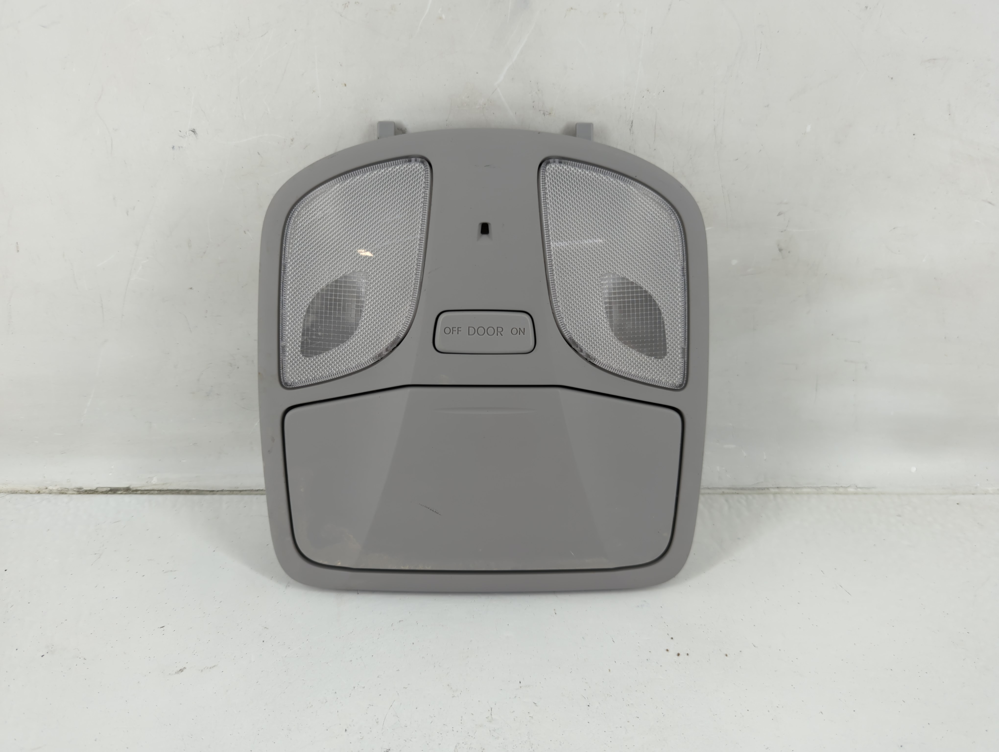2012 Hyundai Sonata Overhead Roof Console 1118434 - Oemusedautoparts1.com