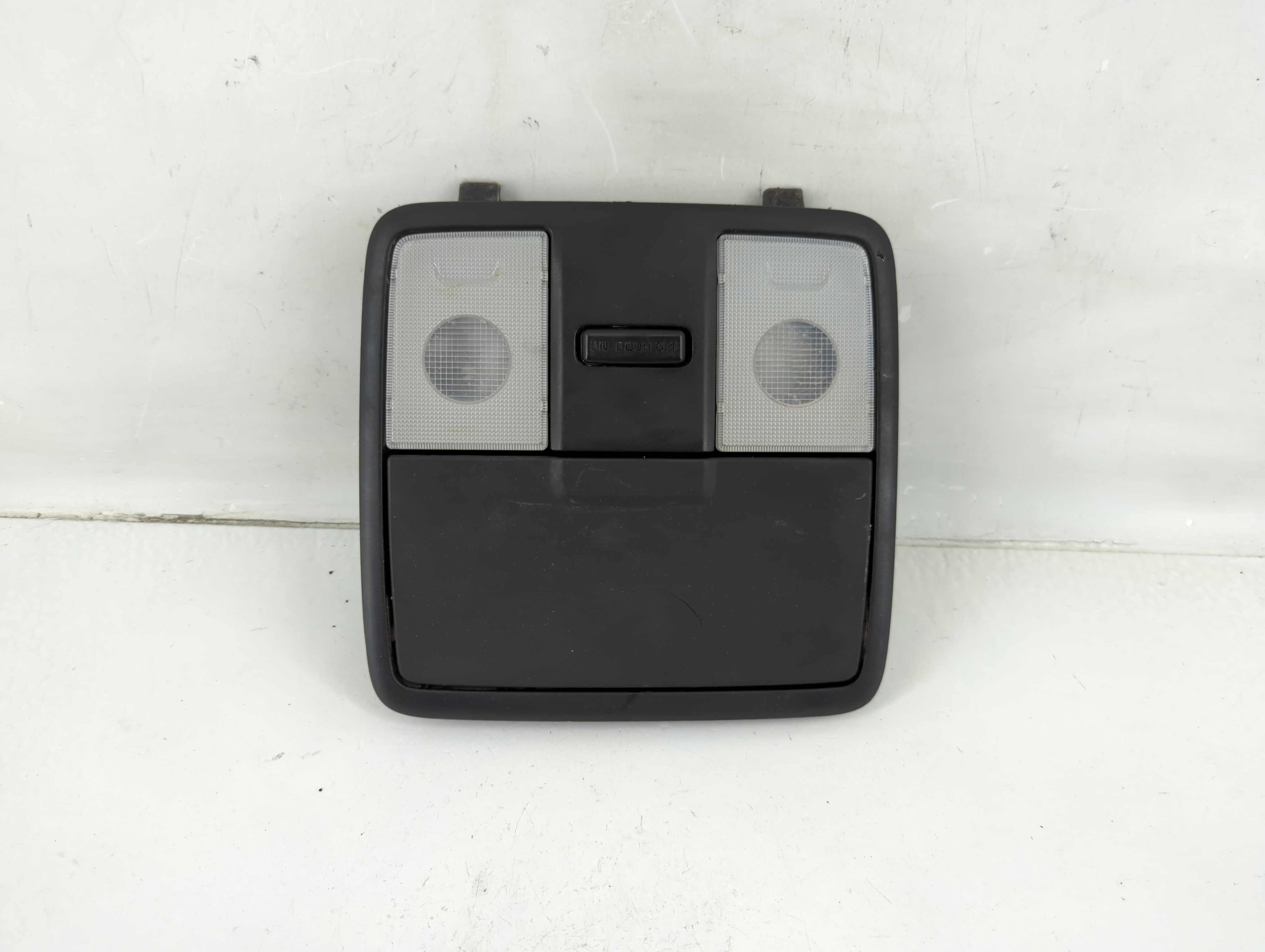 2019 Hyundai Tucson Overhead Roof Console 1118476 - Oemusedautoparts1.com
