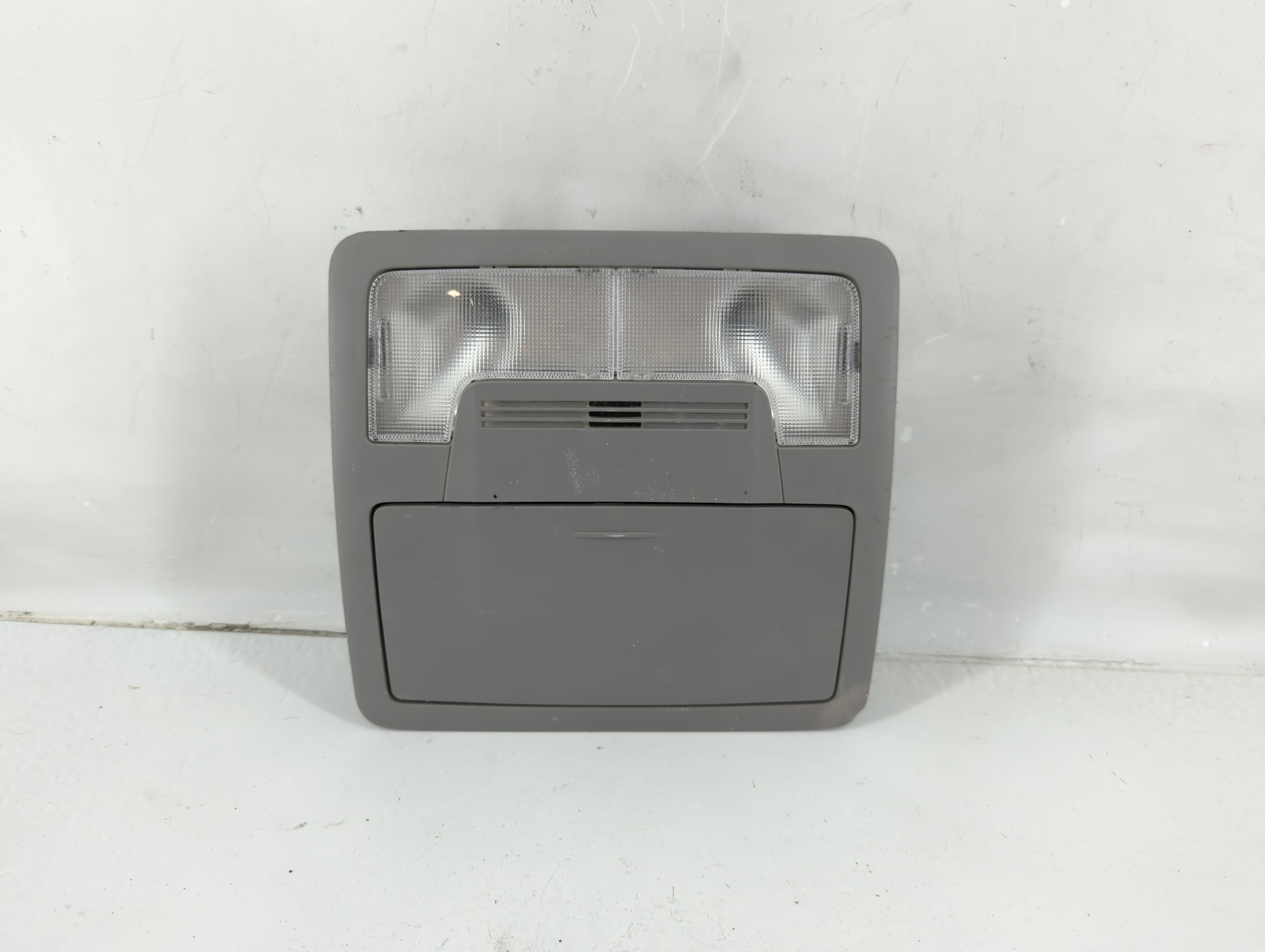 2016 Toyota Camry Overhead Roof Console 1118547 - Oemusedautoparts1.com