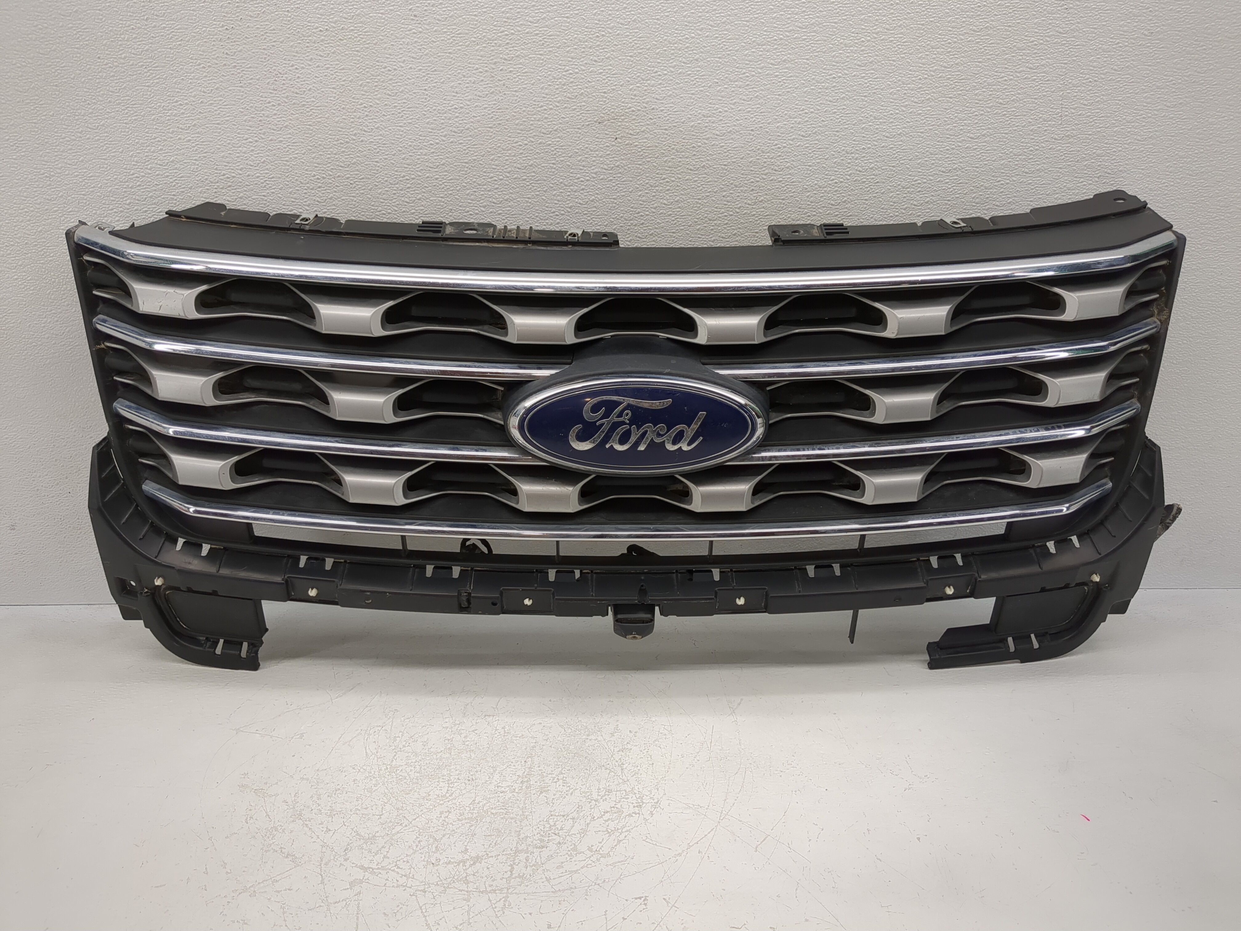 Mercedes-benz E250 Front Bumper Grille Cover 1118558 - Oemusedautoparts1.com