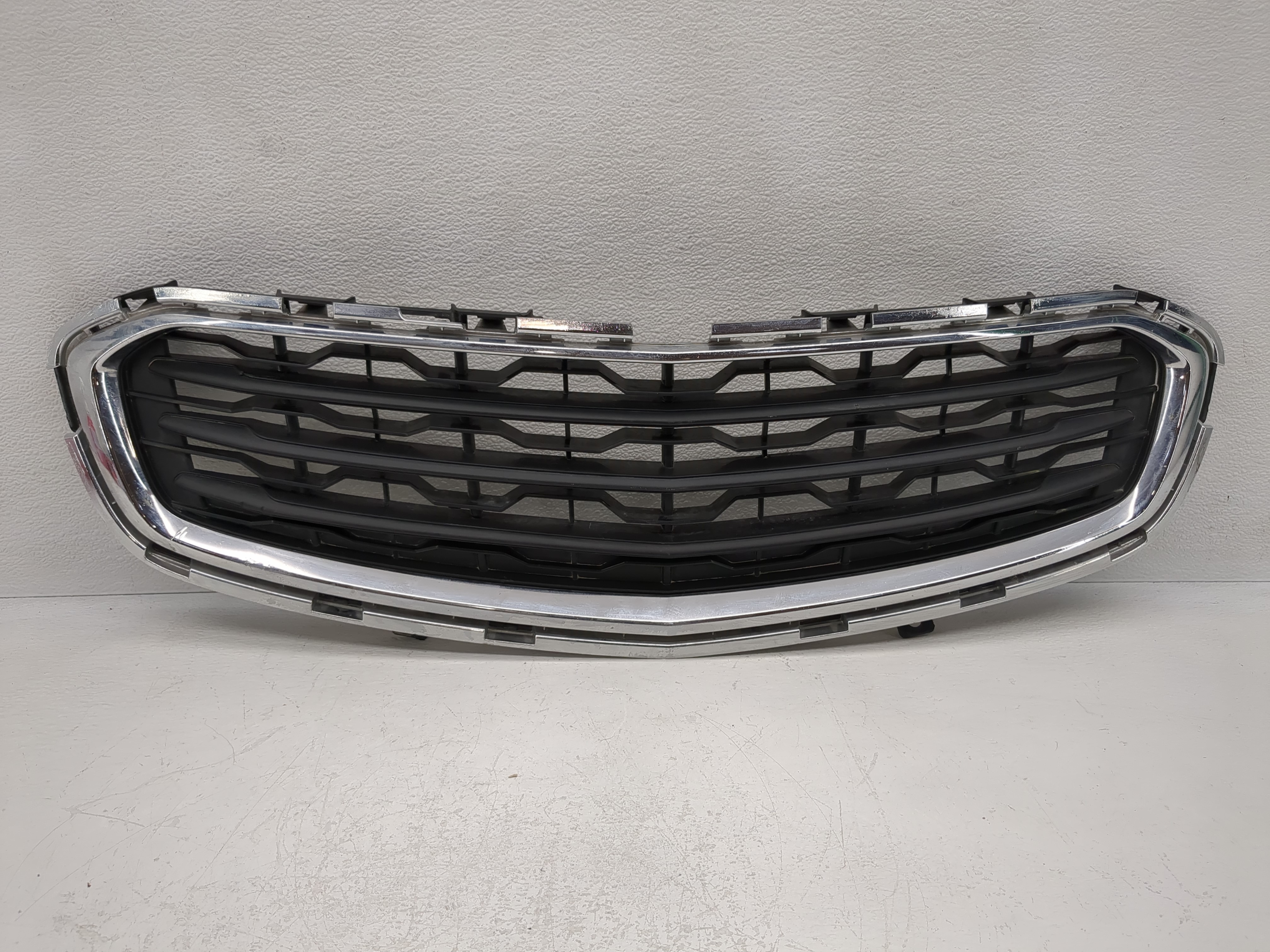 2016-2018 Chevrolet Cruze Front Bumper Grille Cover 1118581 - Oemusedautoparts1.com