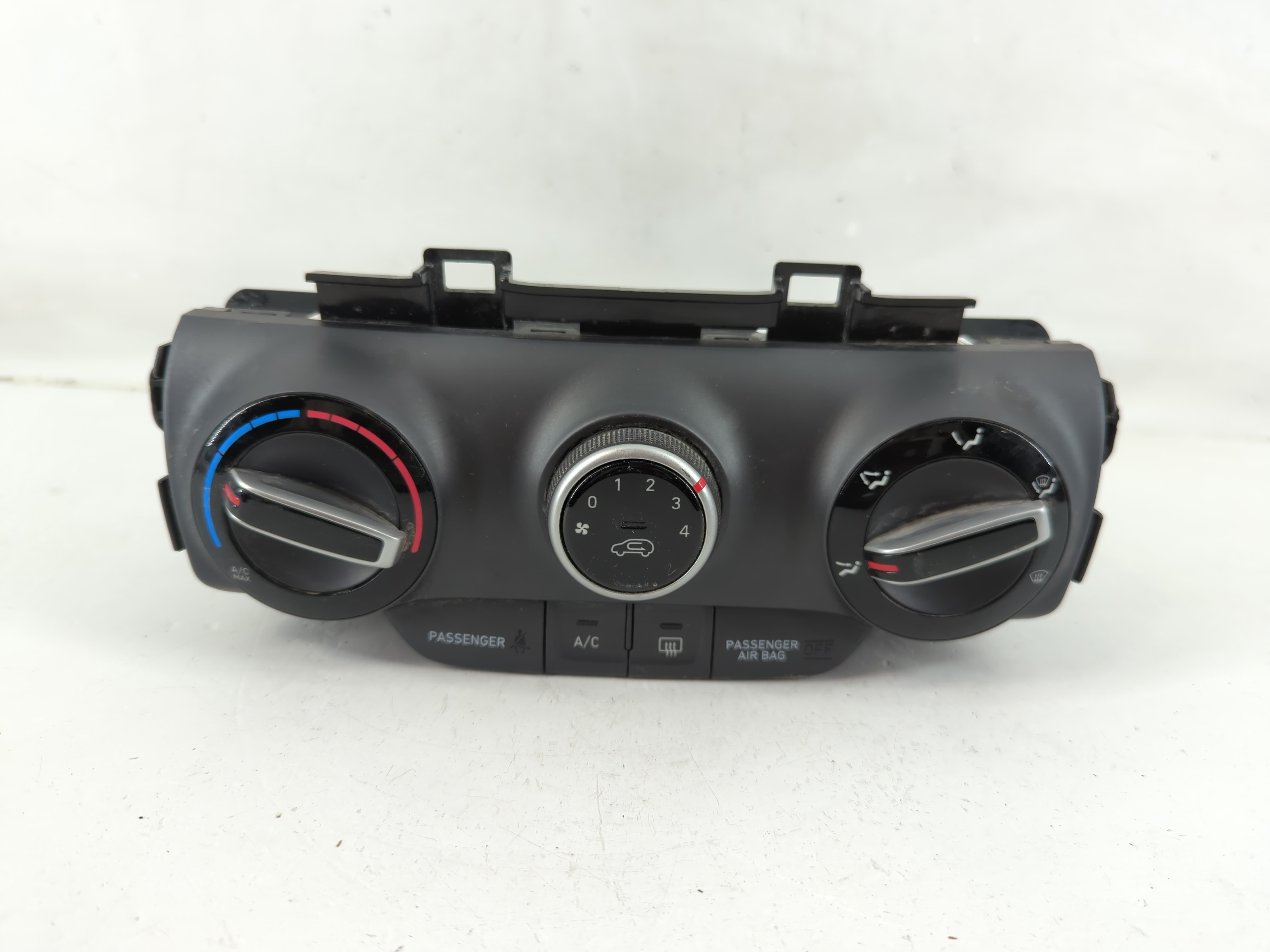 2018-2021 Hyundai Kona Ac Heater Climate Control 97250-j9070 1118660 - Oemusedautoparts1.com