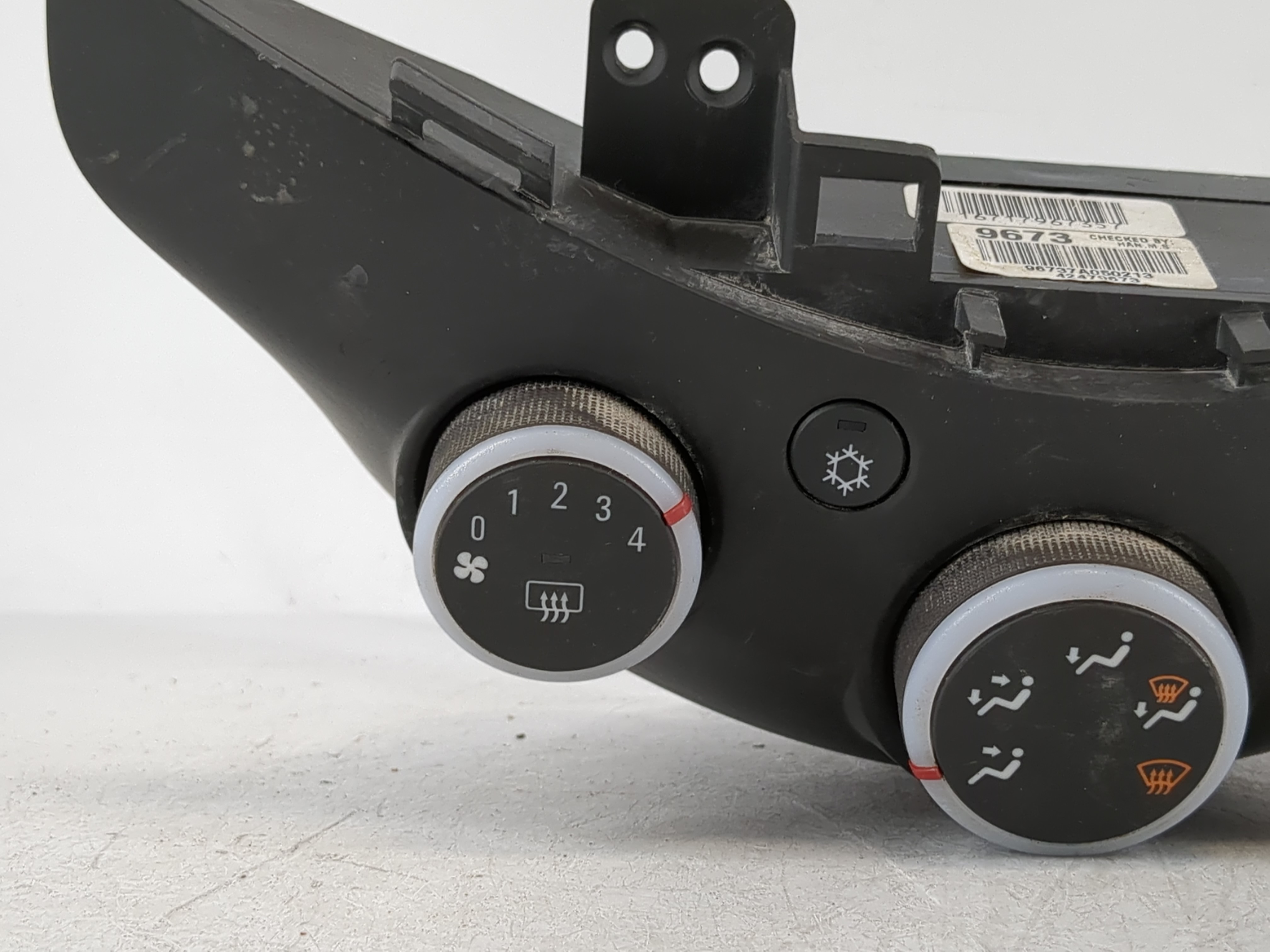 2013-2015 Chevrolet Spark Ac Heater Climate Control Temperature Oem 1118667 - Oemusedautoparts1.com