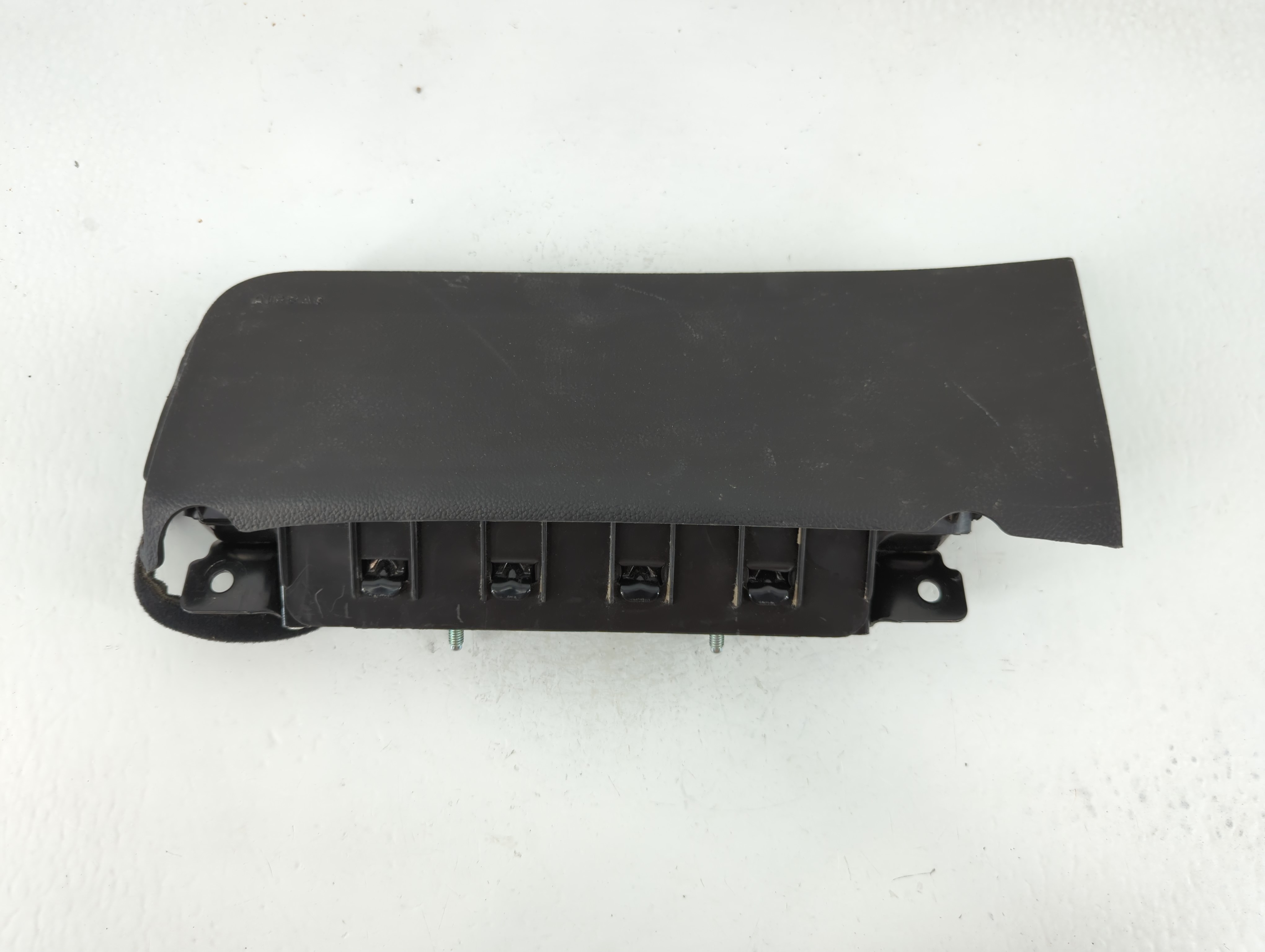 2013-2016 Chevrolet Cruze Air Bag Driver Left Knee Oem 1118800 - Oemusedautoparts1.com