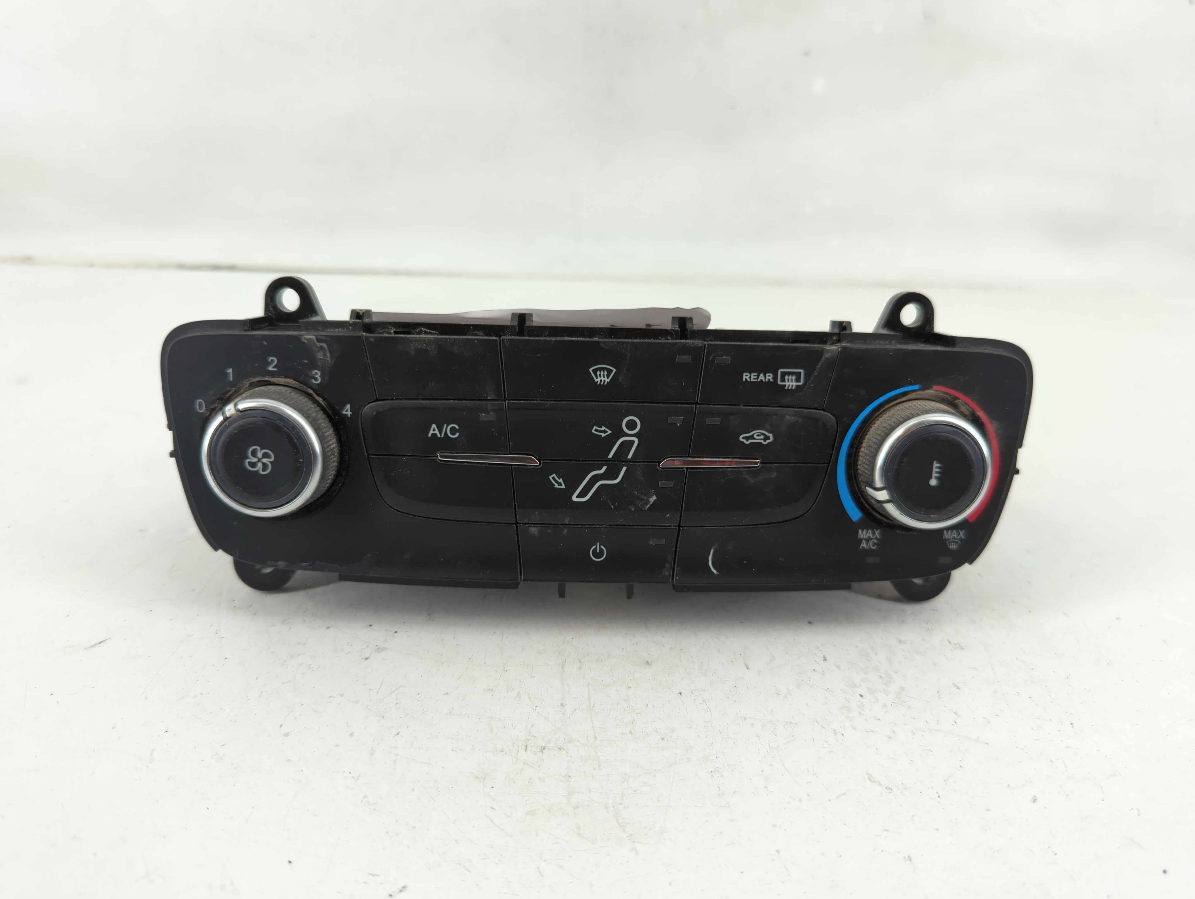 2015-2018 Ford Focus Ac Heater Climate Control F1et-19980-jj 1118813 - Oemusedautoparts1.com