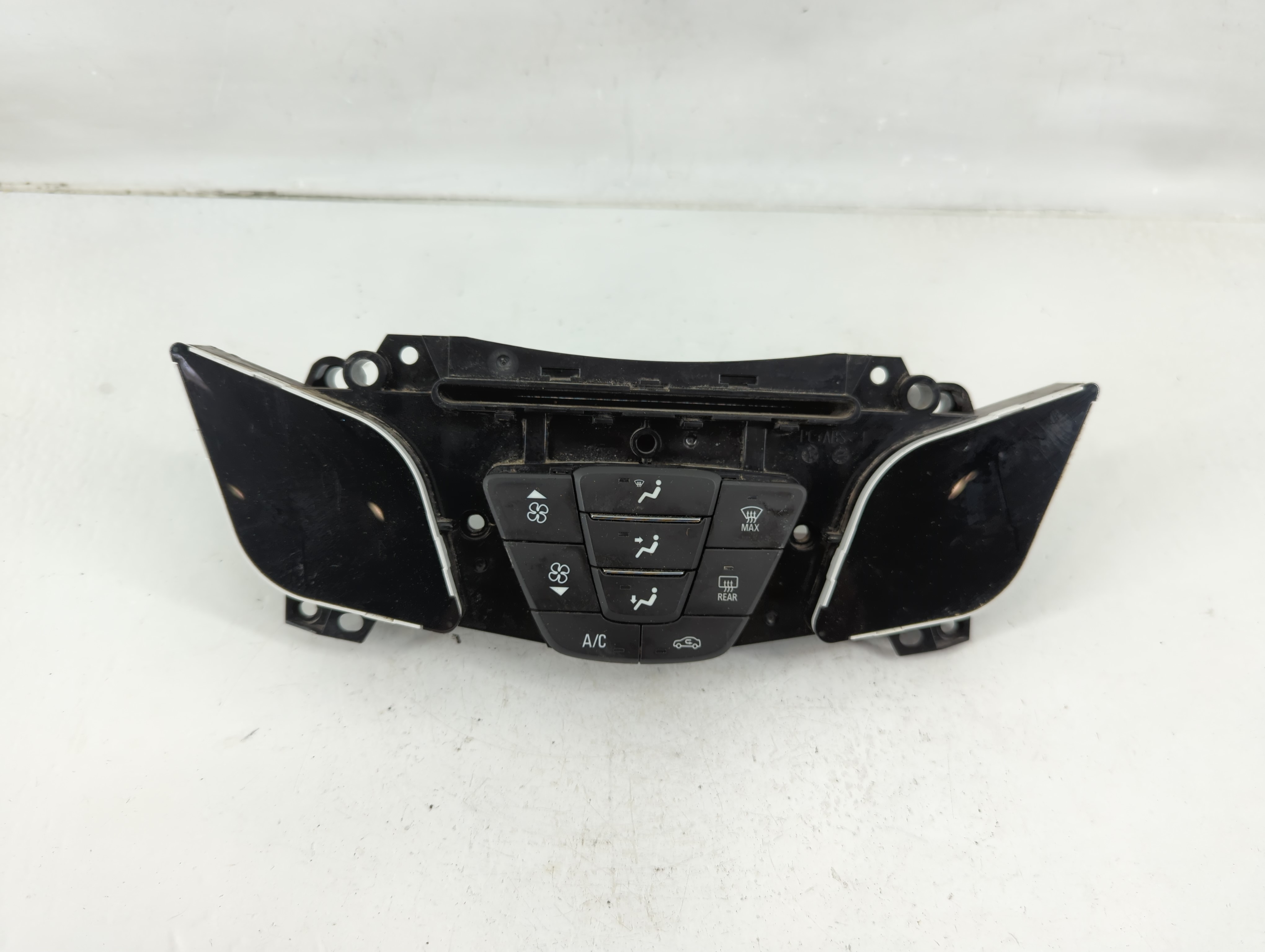 2014-2016 Buick Lacrosse Ac Heater Climate Control 90802487 1118817 - Oemusedautoparts1.com